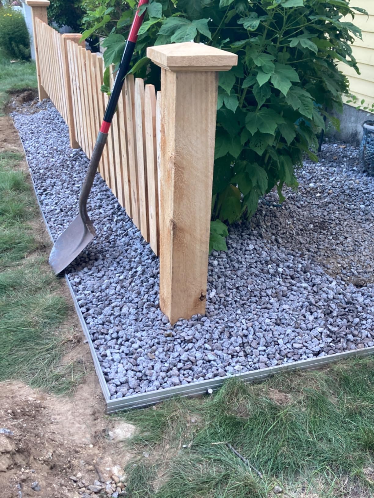 Dreamscape E-Z Edge Aluminum Landscape 24' Edging Kit, 4 Strips, 6' Each customer photo 1