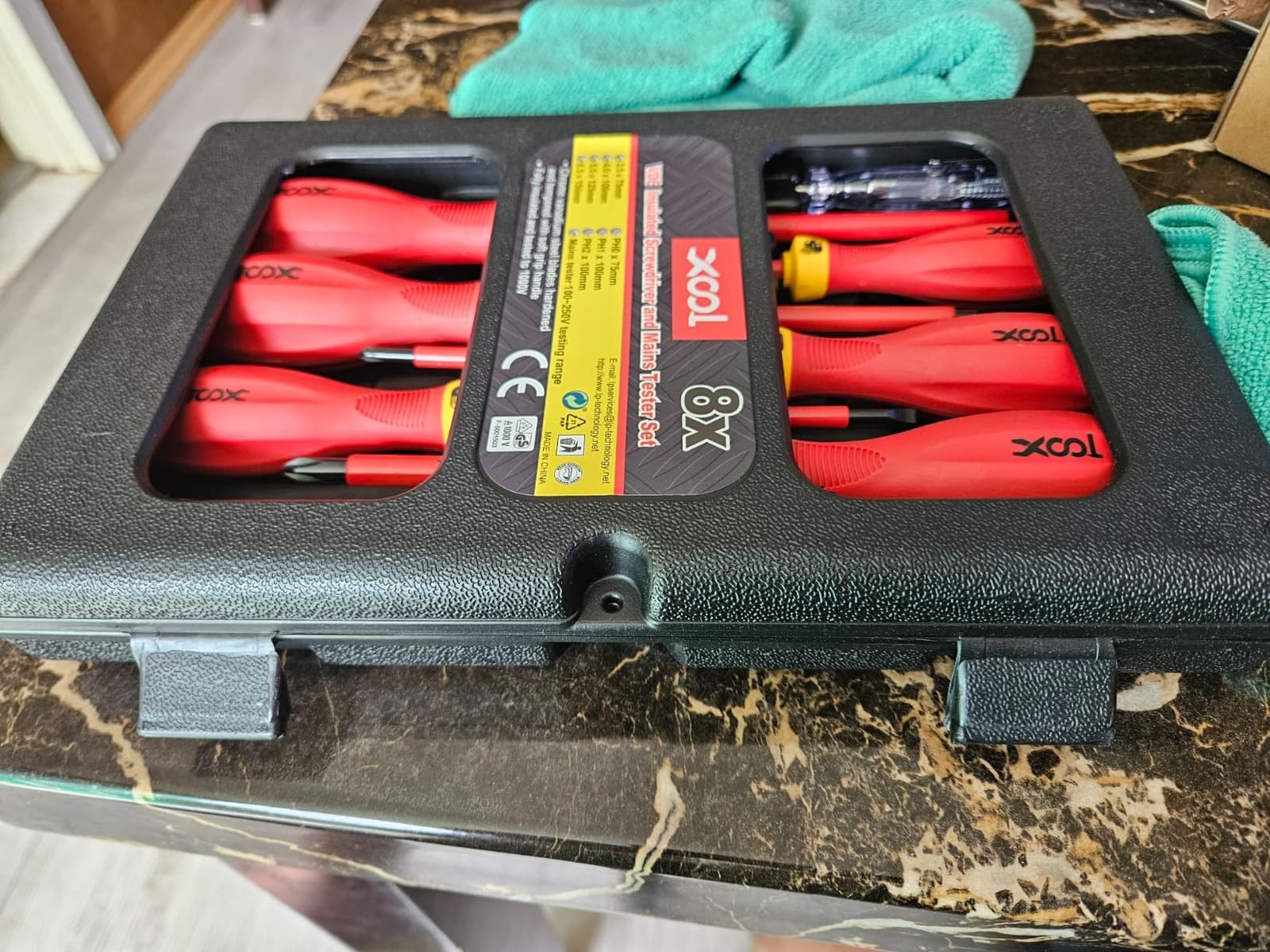 XOOL 1000V Insulated Electrician Screwdriver Set, 8-Piece with Magnetic Tips, Non-Slip Handle, Slotted & Phillips, Chrome Vanadium Steel, VDE & GS Certified for Safe Electrical Work customer photo 1