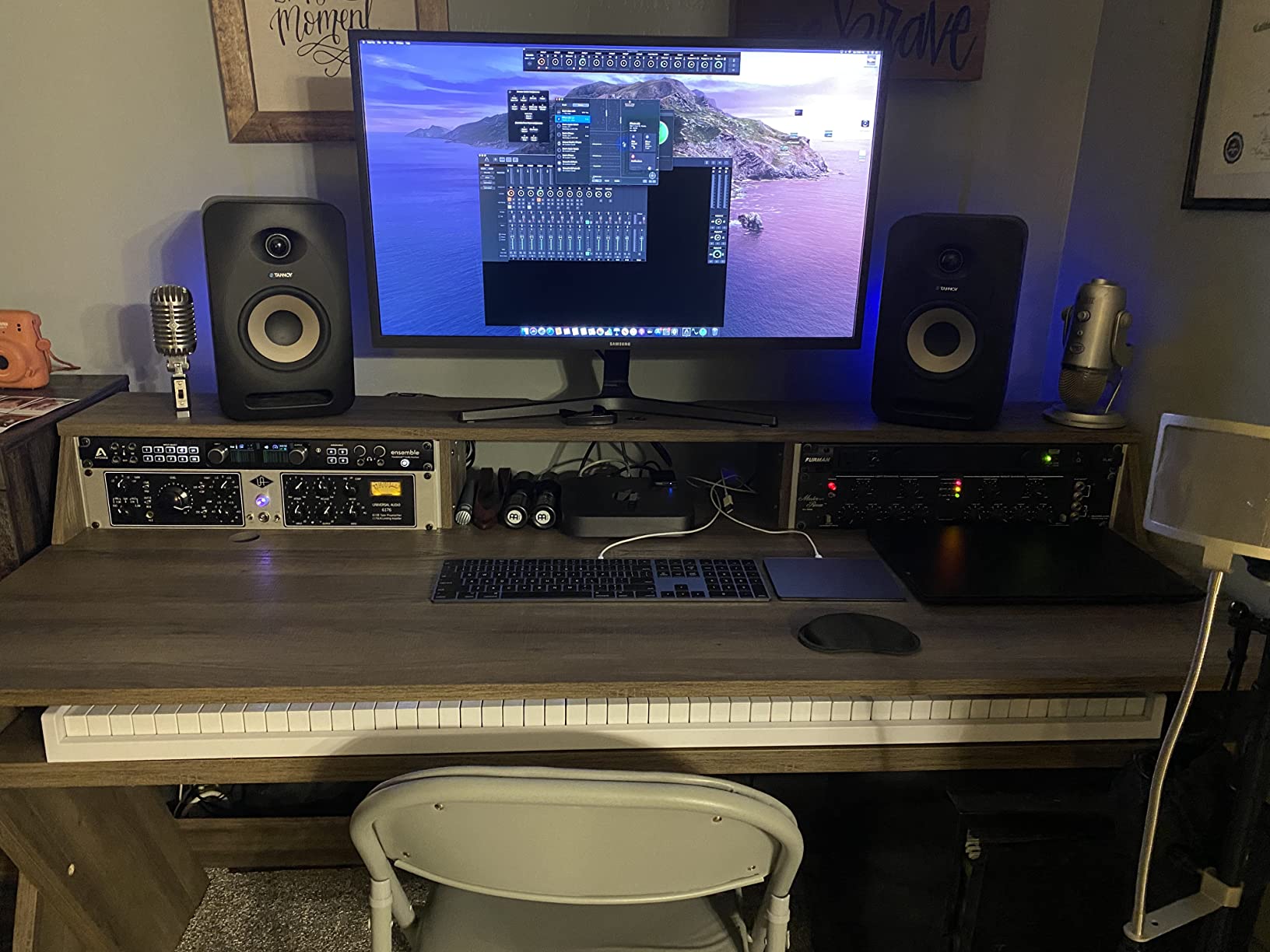 Glorious Sound Desk Pro Professional Studio Workstation in Black customer photo 1