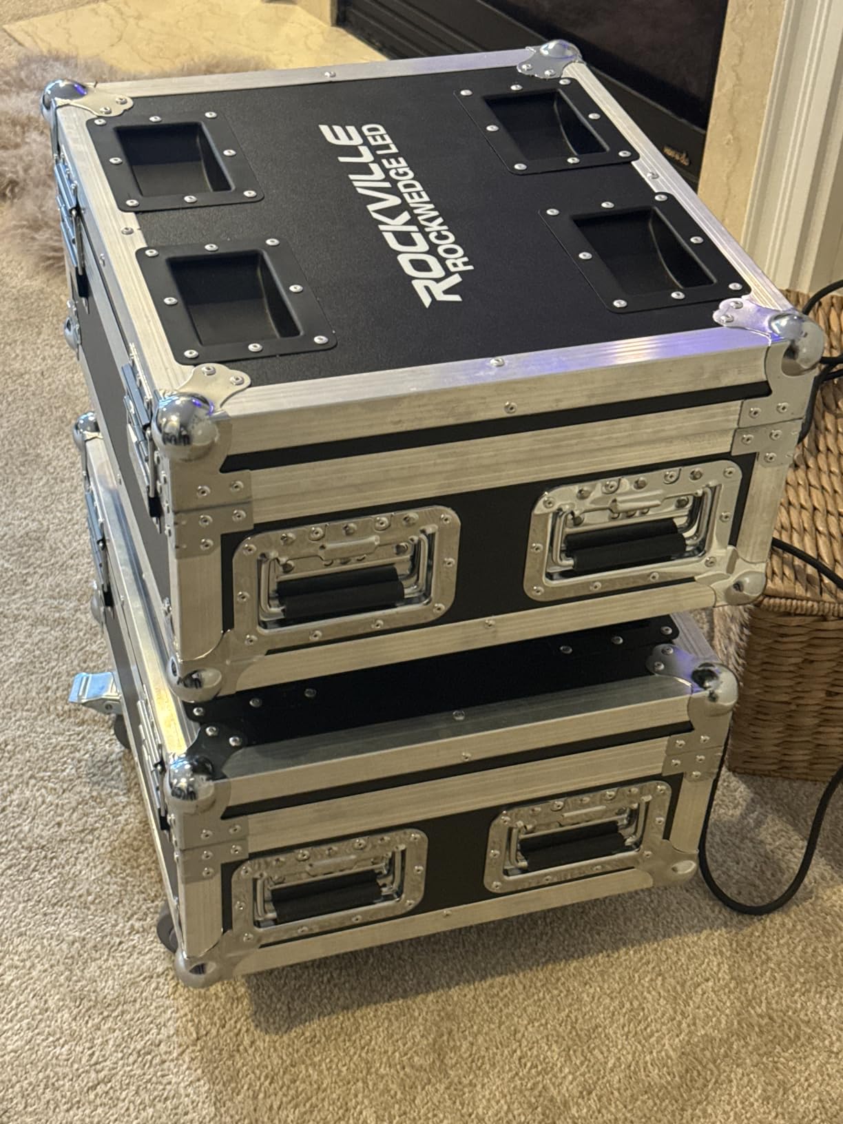 Rockville ROCKWEDGE Package Black 6 Battery Wireless Par Lights | Charging Case Included, 2.4GHz Wireless DMX, RGBWA and UV 6-in-1 LEDs, Remotes, Clamps, 8-Hour All-Color Runtime customer photo 2
