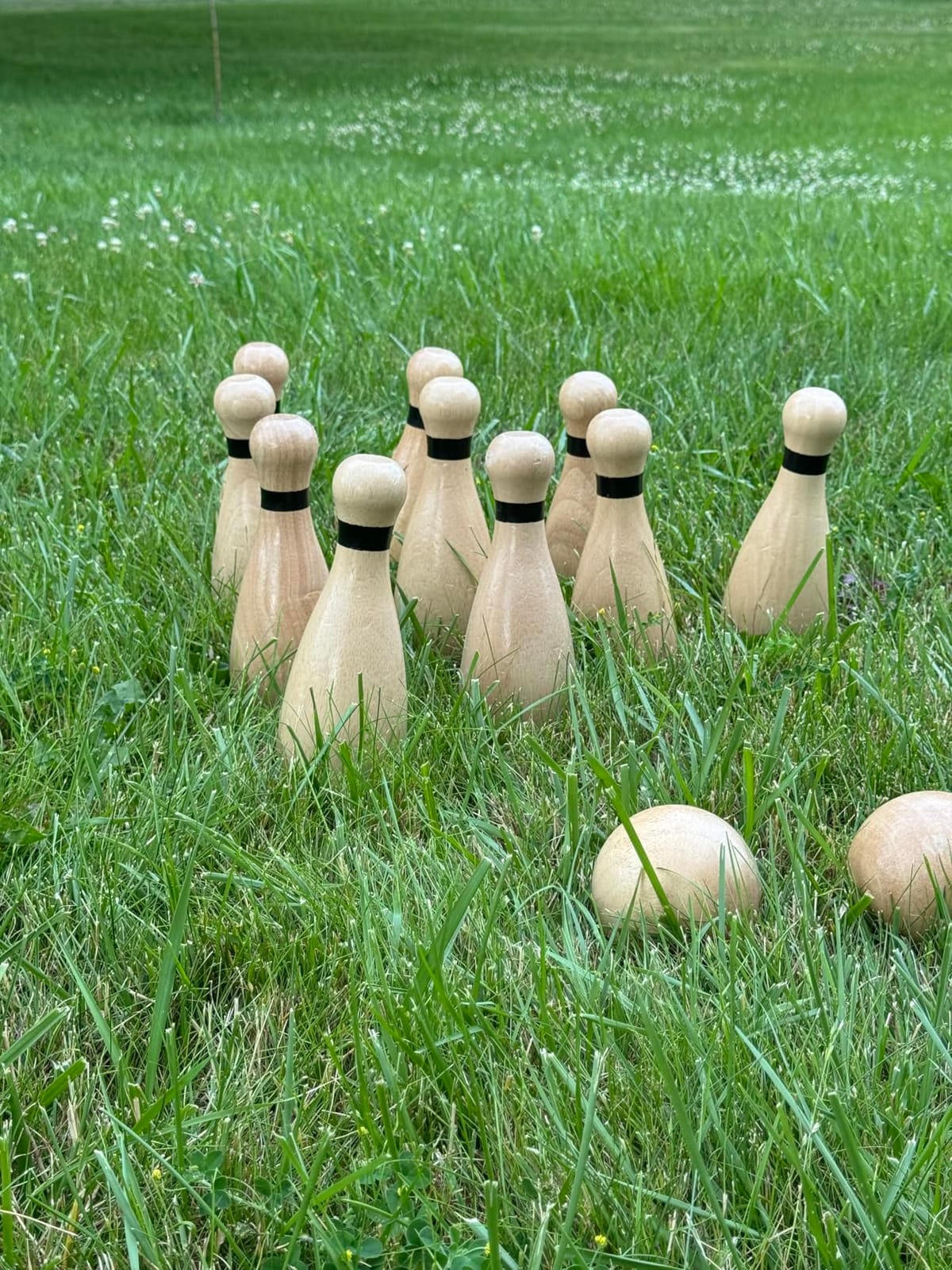 Long game NI-ROU Outdoor Giant Lawn Bowling Games Rubber Wooden Lawn Set Fun Sports Games Outside or Indoor for Family Adults and Kids Backyard Skittles Carrying Bag with 10 Pins and 2 Balls customer photo 2