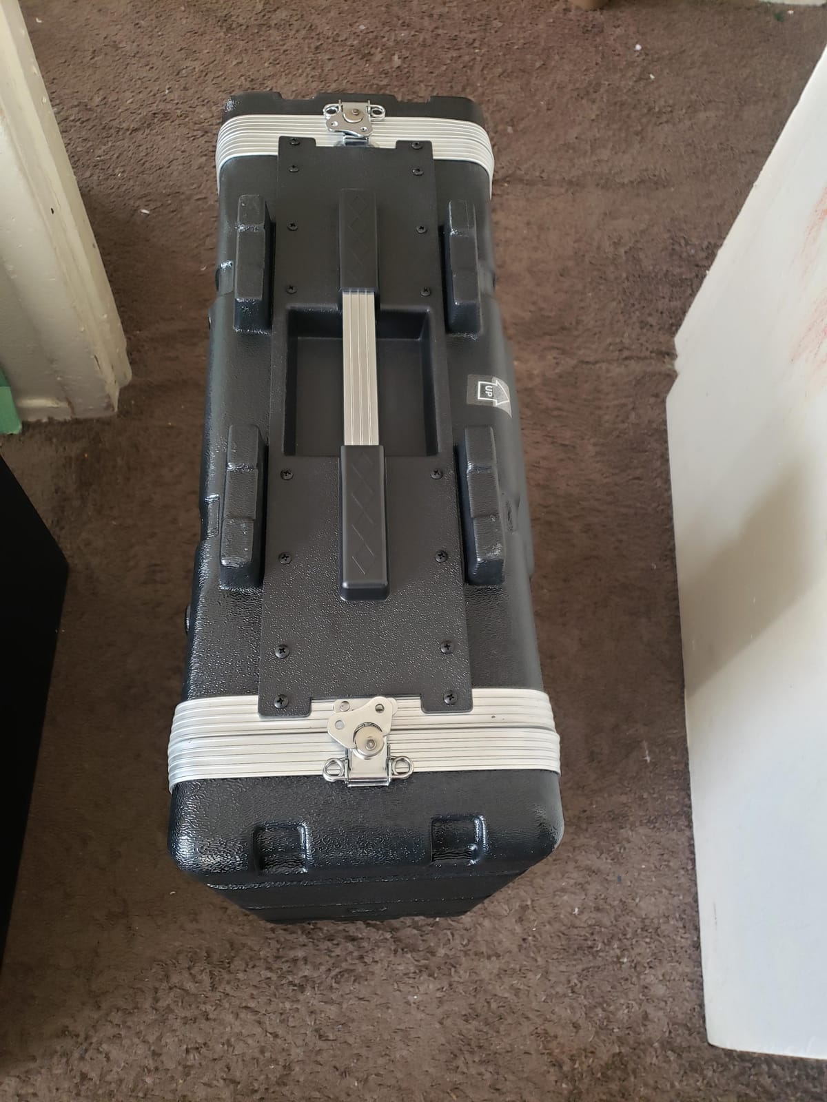 Sound Town Lightweight 10U PA DJ Rack/Road Case with 9U Rack Space, ABS Construction, 19” Depth, Retractable Handle, Wheels and Heavy-Duty Latches (STRC-A10UT) customer photo 2