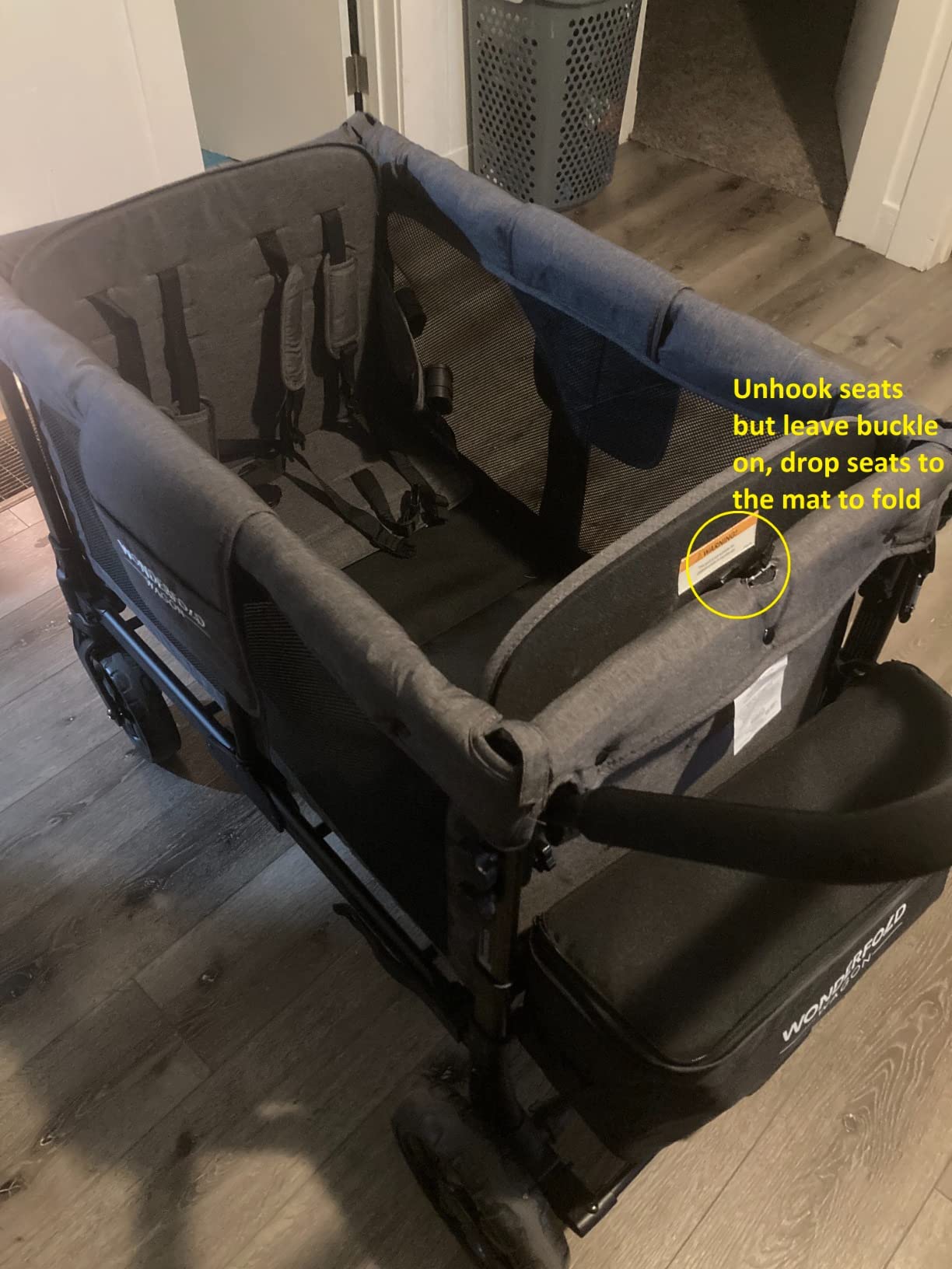 WonderFold W4 Original Stroller Wagon, 4 Seater, Black customer photo 2