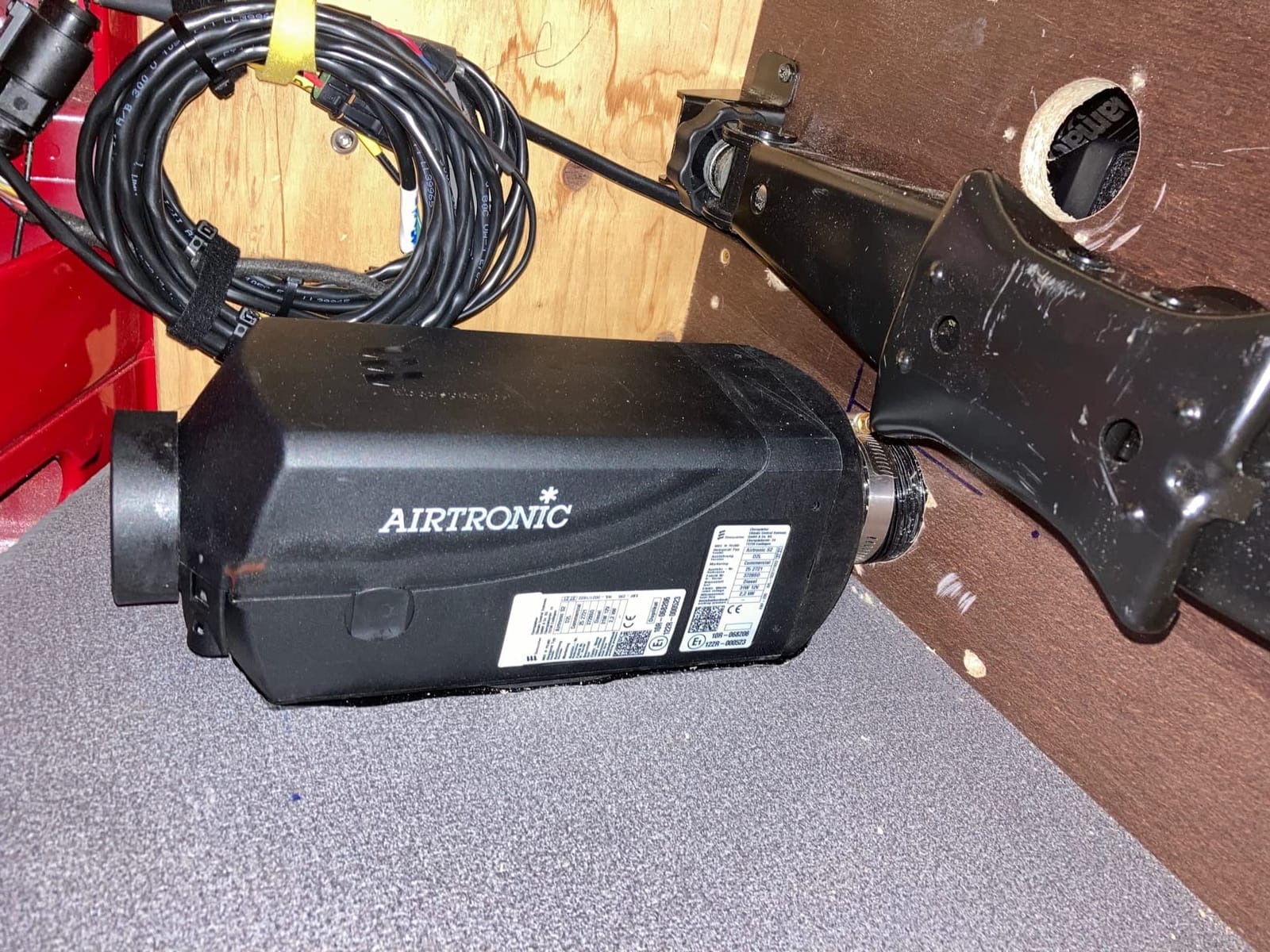 Eberspacher Espar Airtronic S2 D2 L 12V 2.2kW 7500BTU with EasyStart PRO 7 Day Timer Fault Diagnostic and Automatic Altitude Adjustment with includes FREE floor mounting plate | LATEST MODEL customer photo 1