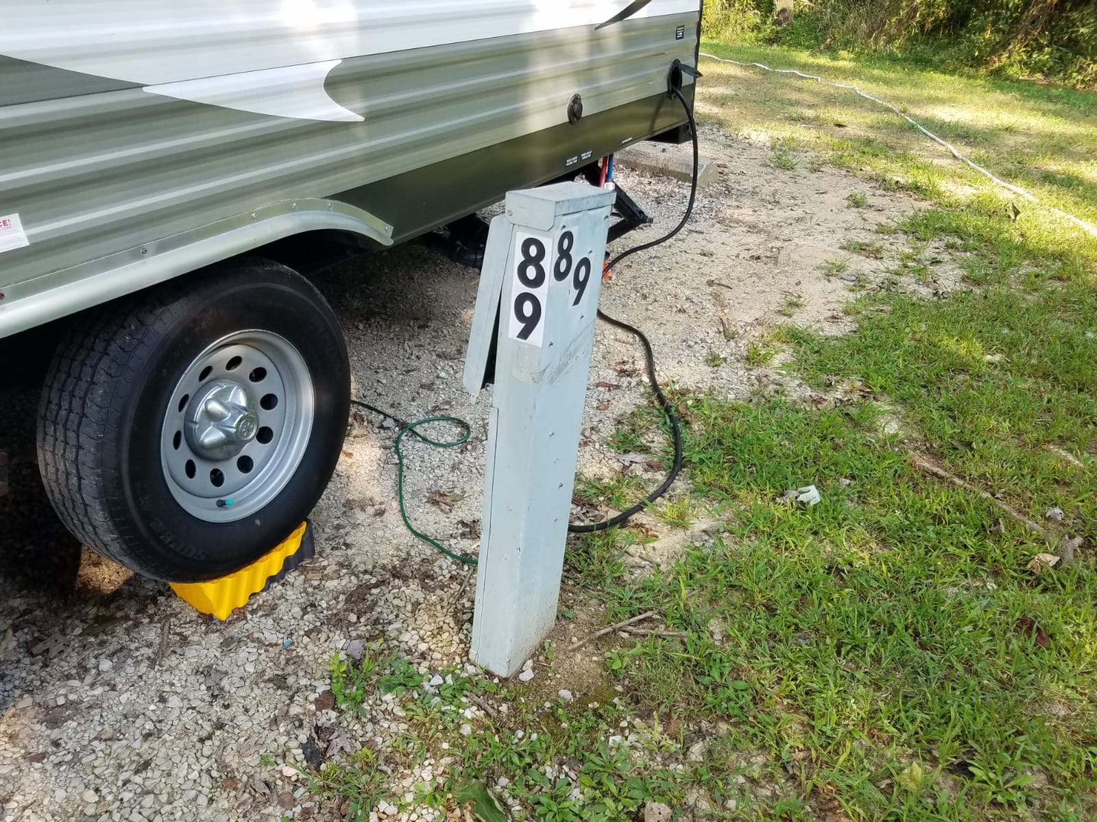 Camco Curved Camper/RV Leveler & Wheel Chock - Features Heavy Duty Honeycomb Design & Includes Non-Slip Rubber Grippers on Wheel Chock - Compatible w/Trailers Up to 30,000 lbs - 2-Pk (21021) customer photo 1