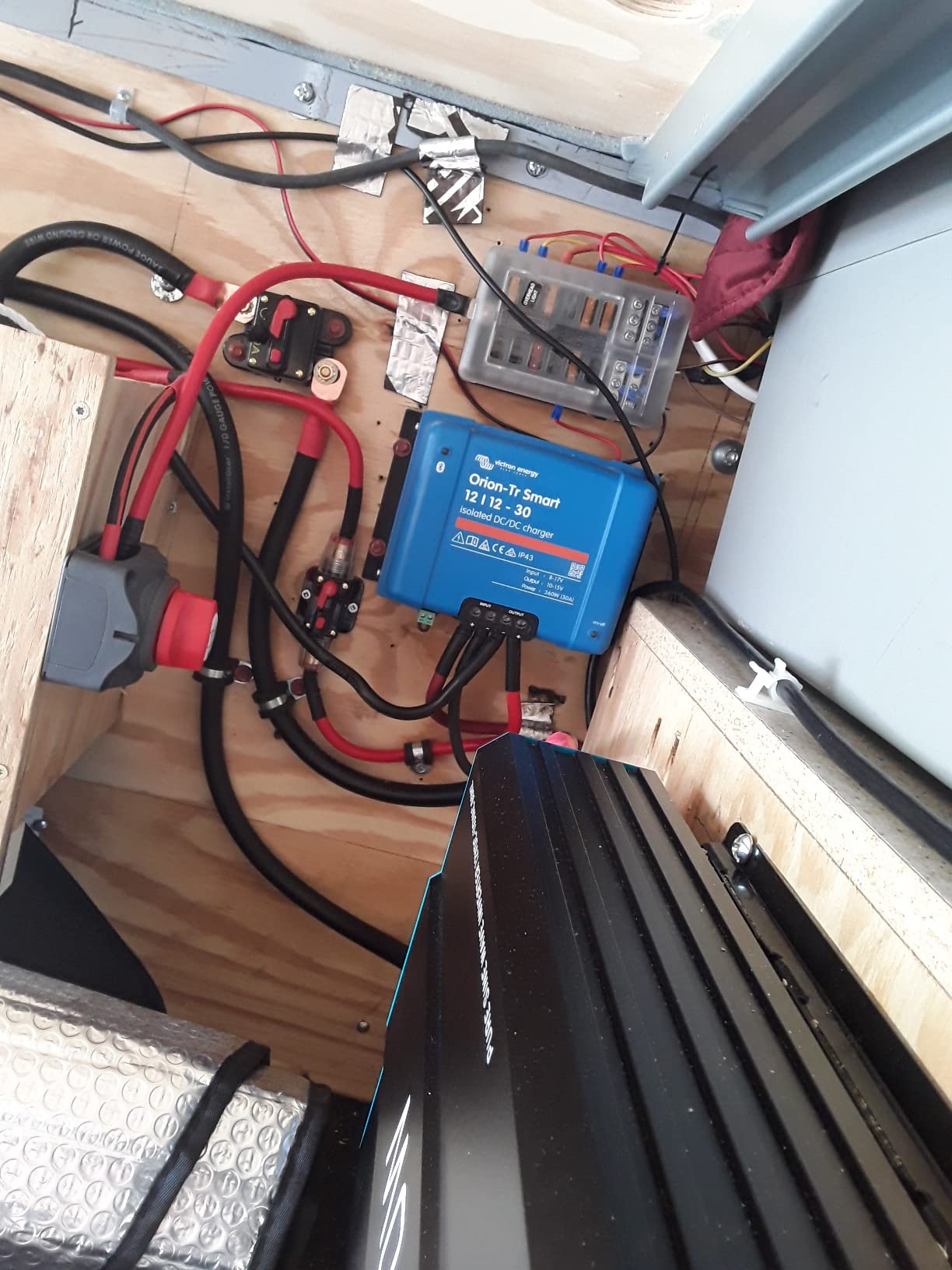 Victron Energy Orion-Tr Smart DC to DC Charger (Bluetooth) 12/12V 30A 360W customer photo 1