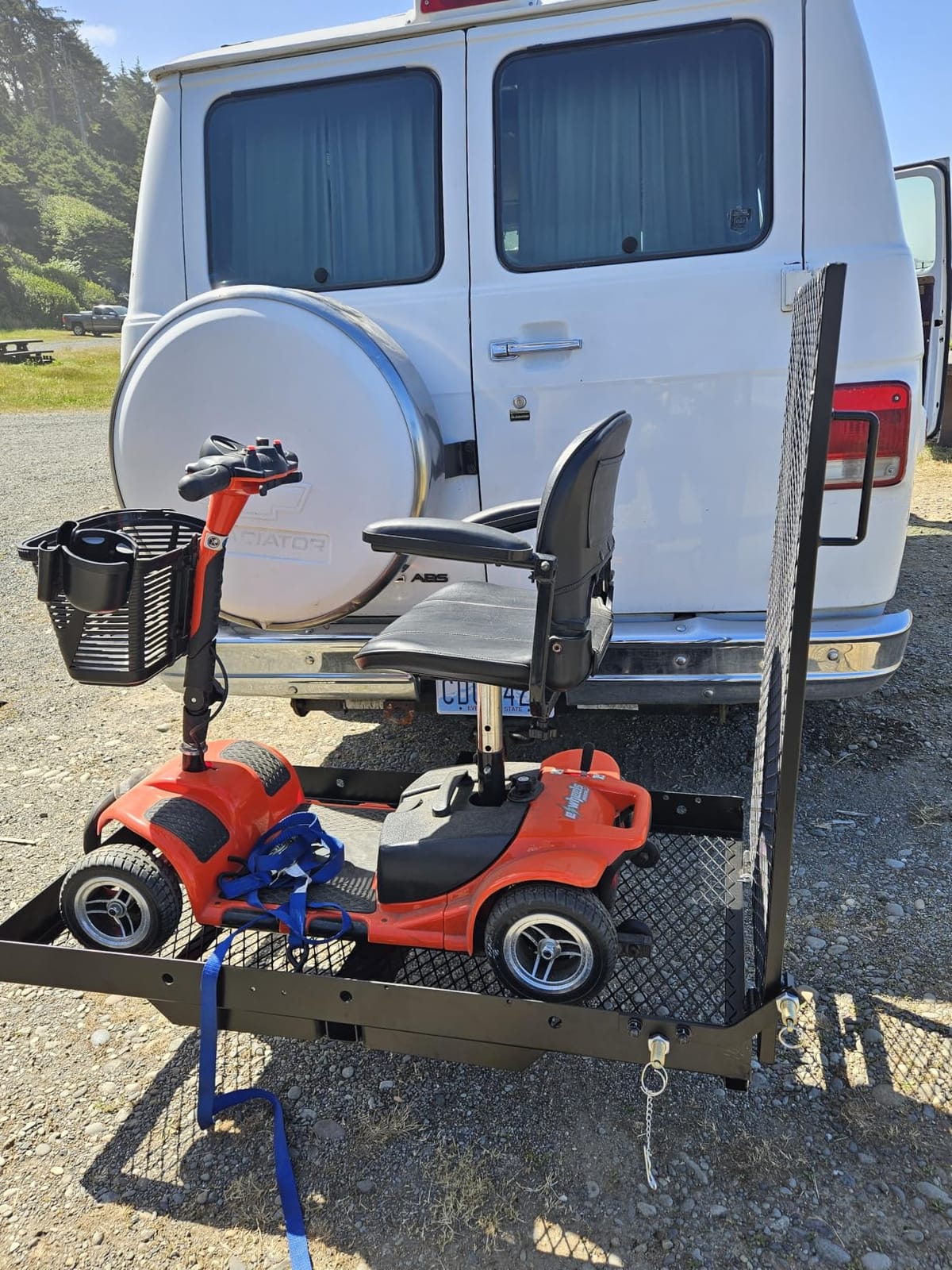 ECOTRIC 46.2 X 26.8 X 38.7 Inch Hitch Cargo Carrier W/Ramp Foldable 500 Lbs customer photo 2