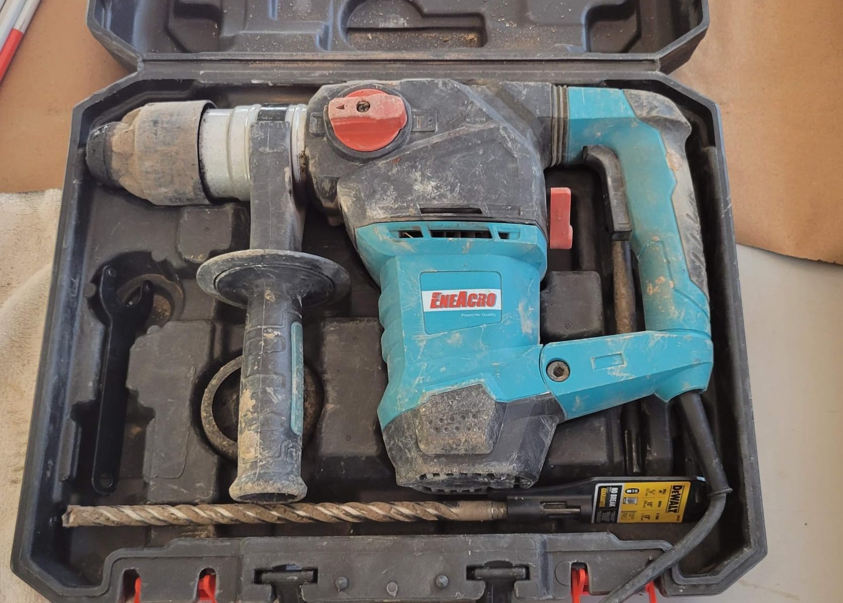 ENEACRO 1-1/4 Inch SDS-Plus 12.5 Amp Heavy Duty Rotary Hammer Drill | Safety Clutch, 3 Functions, Vibration Control, Includes Grease, Chisels, Drill Bits & Case customer photo 2