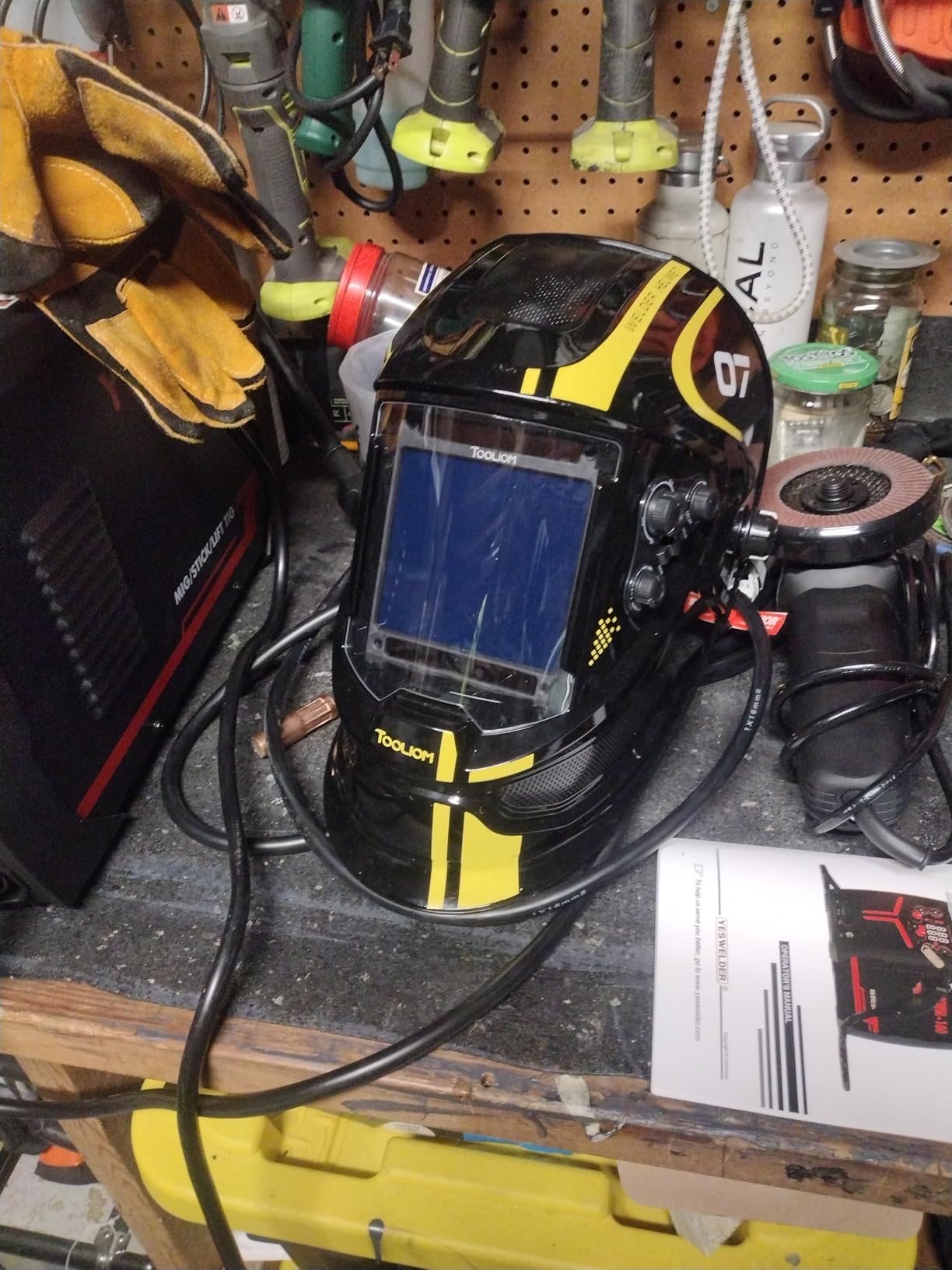 TOOLIOM True Color Auto Darkening Welding Helmet with Large View customer photo 1