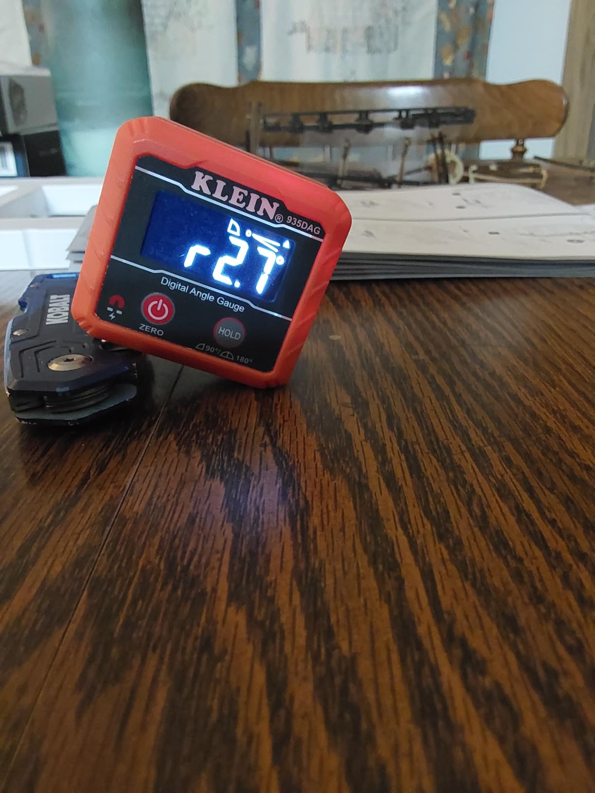 Klein Tools 935DAG Digital Electronic Level and Angle Gauge, Measures 0 - 90 and 0 - 180 Degree Ranges, Measures and Sets Angles customer photo 1