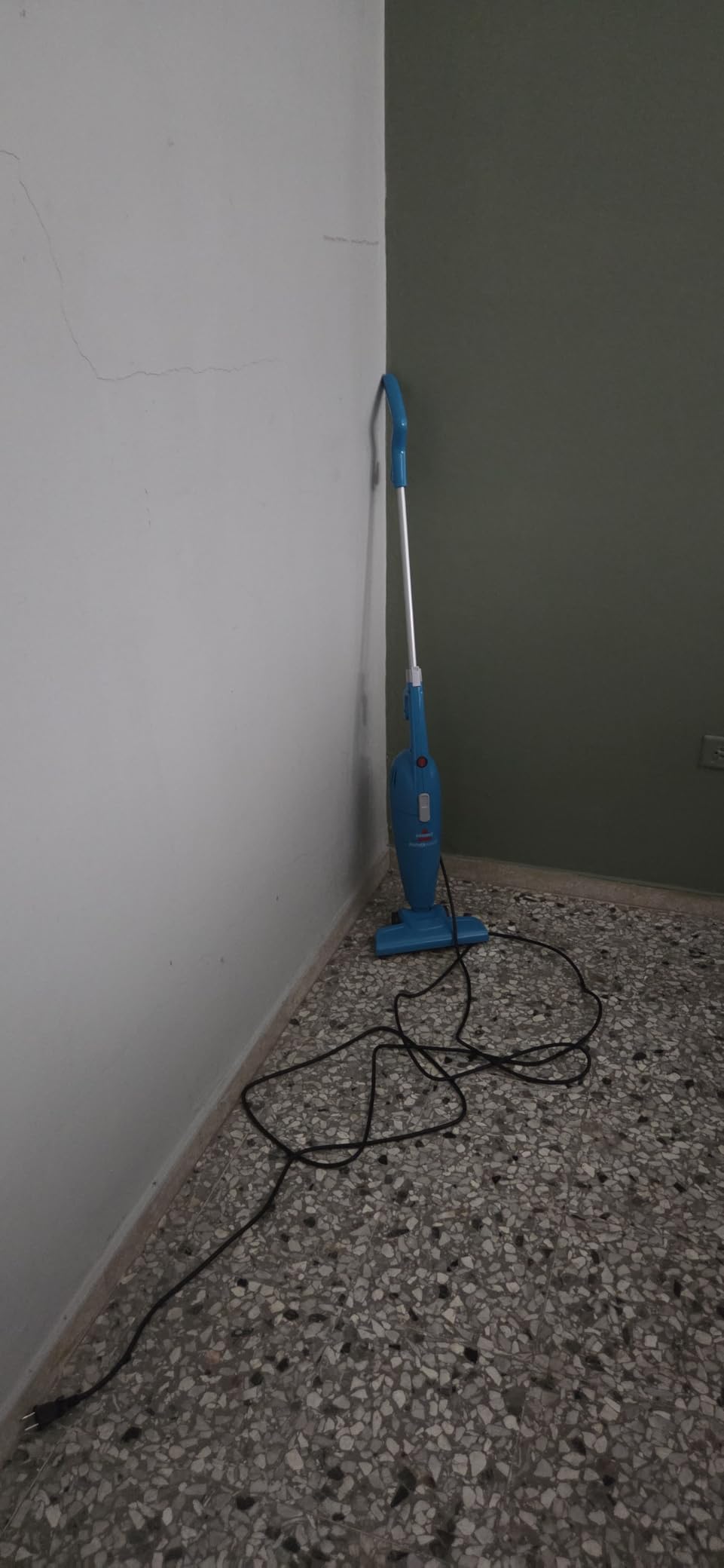 Bissell 2033M Featherweight Stick Lightweight Bagless Vacuum and Electric Broom with Crevice Tool for Hard Floors and Carpets, Black customer photo 2