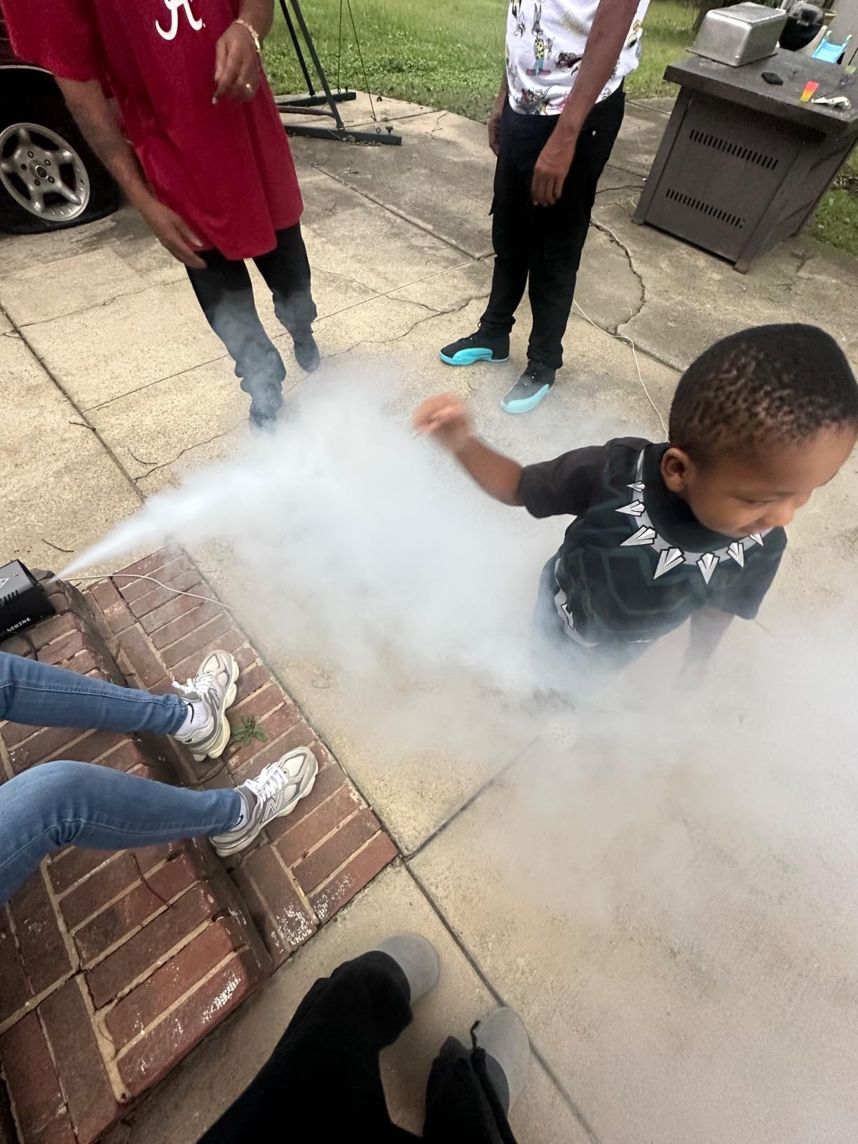 VIRFUN Fog Machine, Smoke Machine with Remote Control for Halloween, Party | Wireless&Wired Remote Control, for Halloween, Party, Outdoor, Indoor and Stage Effect, 400W customer photo 2