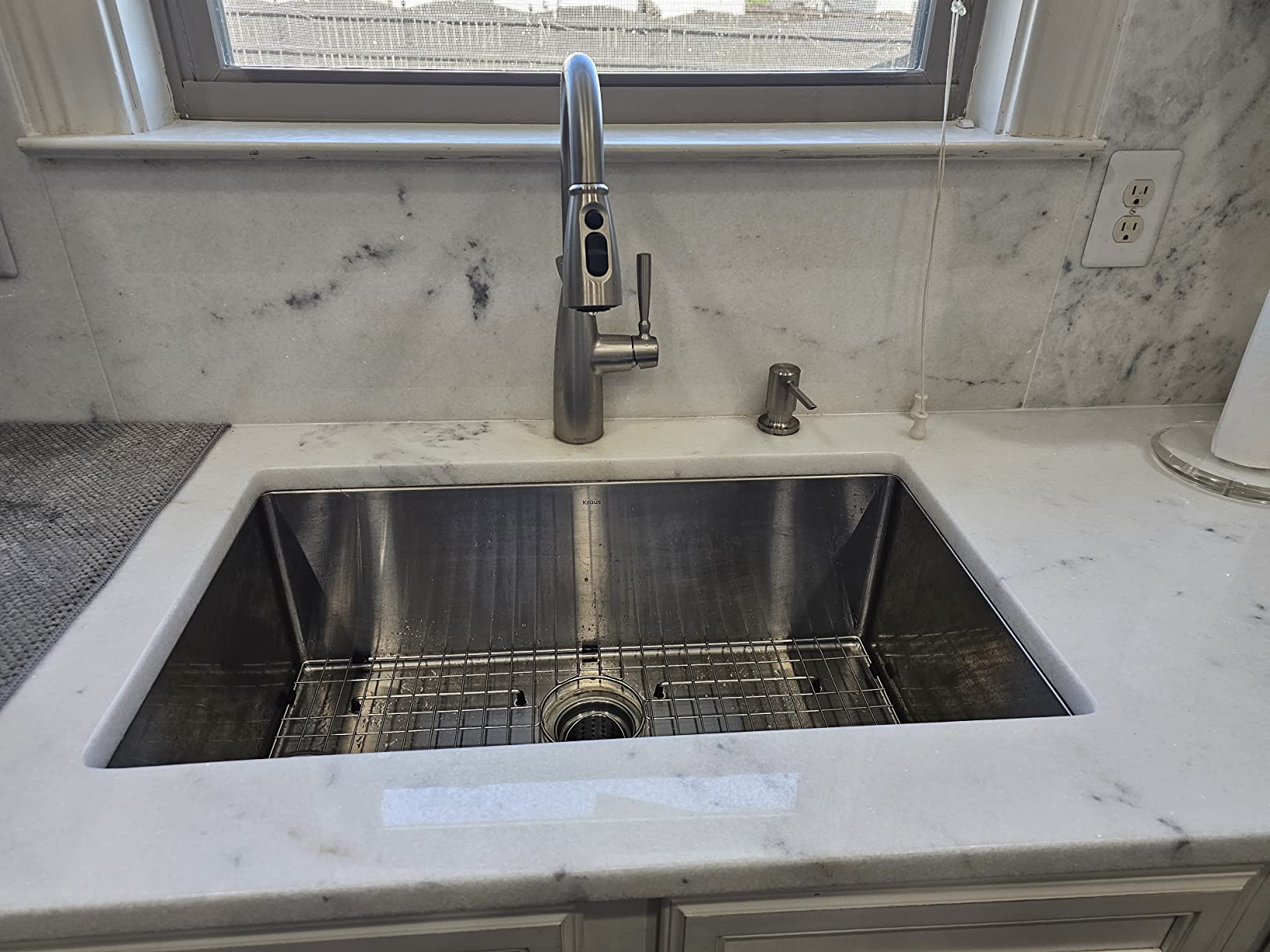 Kraus KHU101-24L Standart PRO 24-inch Undermount 16 Gauge Single Bowl Laundry and Utility Sink, 24 Inch, Tight Radius customer photo 1