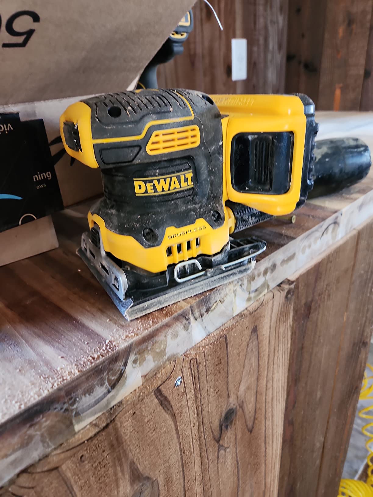 DEWALT 20V MAX XR Brushless Cordless 1/4 Sheet Variable Speed Sander (DCW200B) customer photo 2