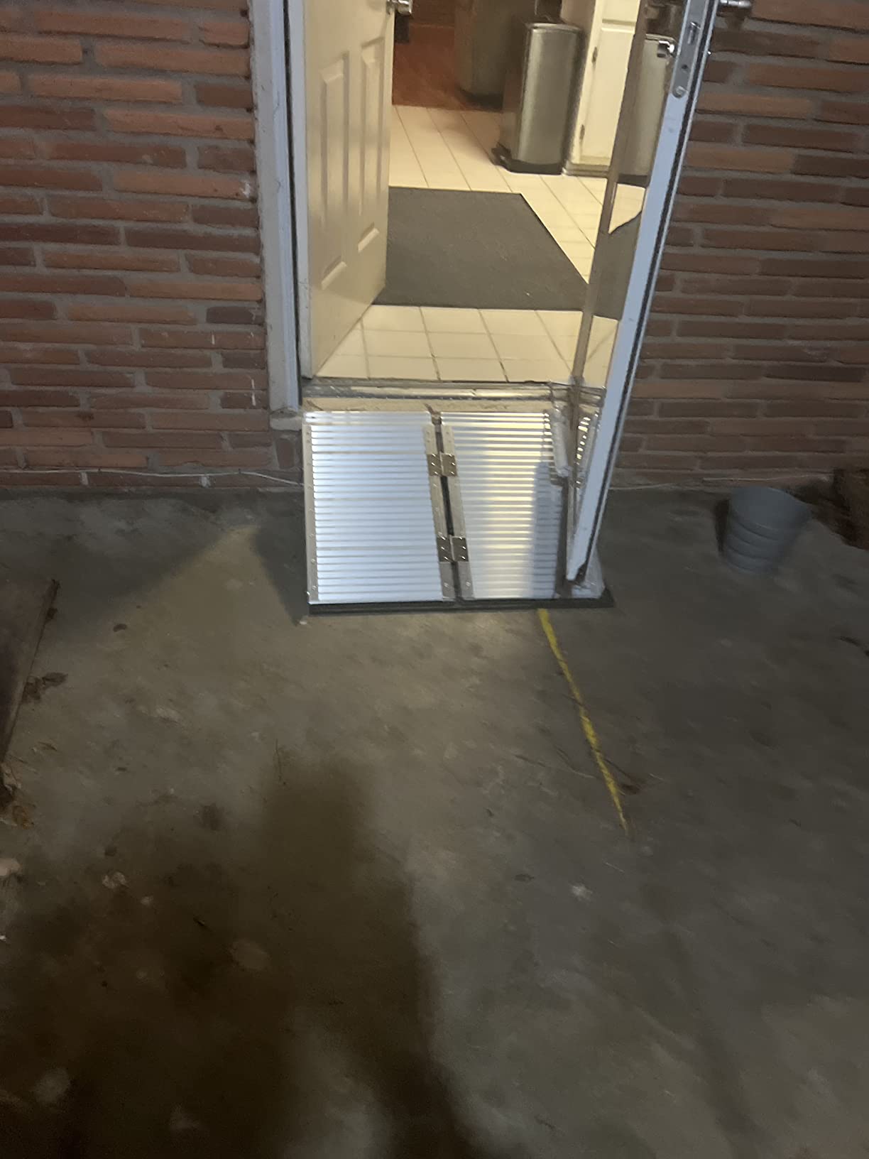 HOMCOM Wheelchair Ramp 5FT, Foldable Aluminum Handle, 600lbs Capacity customer photo 1