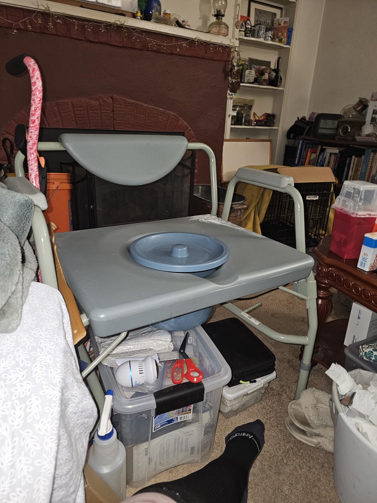 Homecraft Deluxe Bariatric Drop Arm Commode, 1000 lb Weight Capacity, Extra Wide Seat with Adjustable Height, Bedside or Over Toilet Use, Drop Arms for Easy Transfers, Includes Splash Guard & Bucket customer photo 2