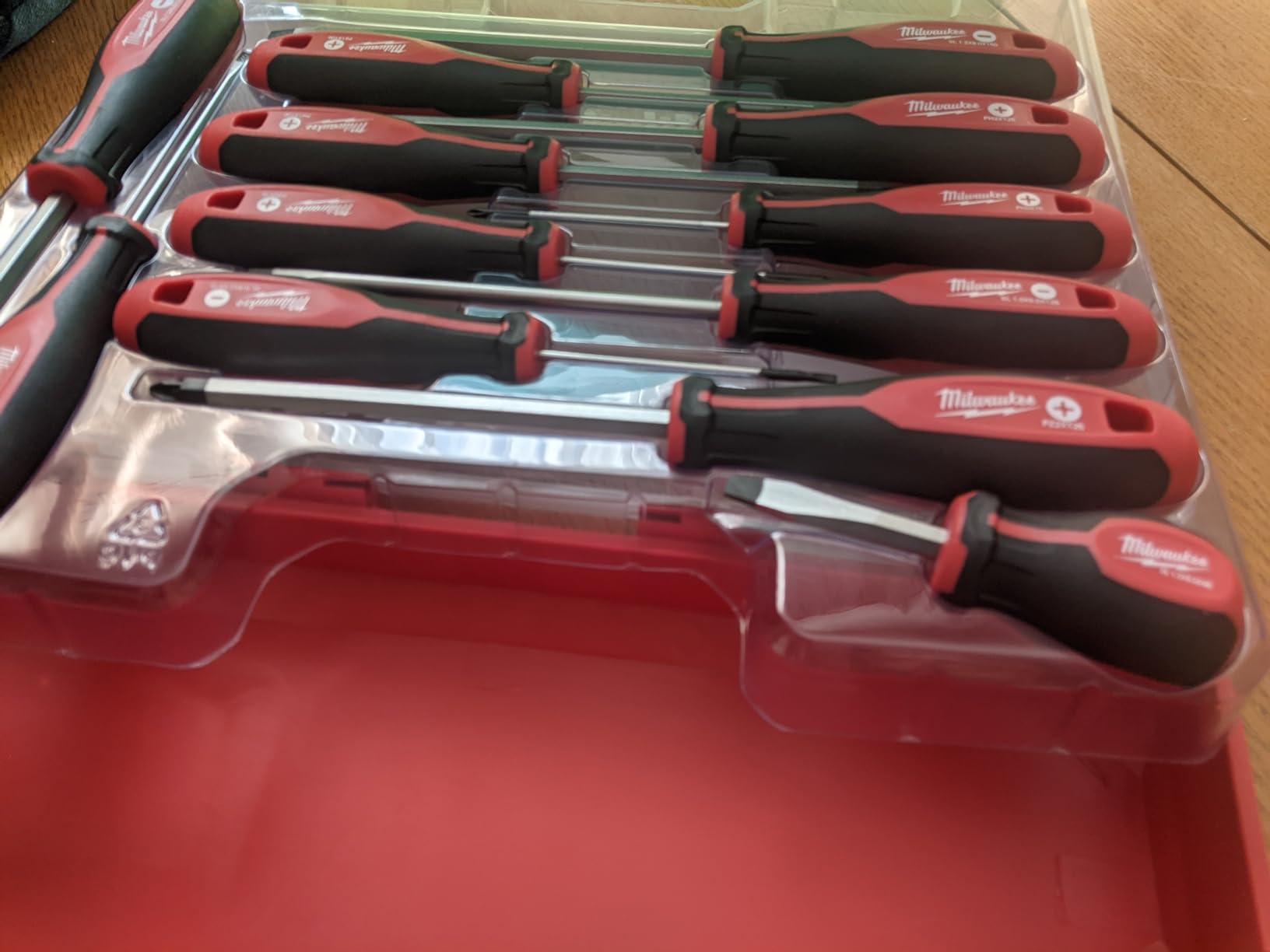 Milwaukee Set of 12 Tri-Lobe Screwdrivers 4932472003,Red customer photo 2