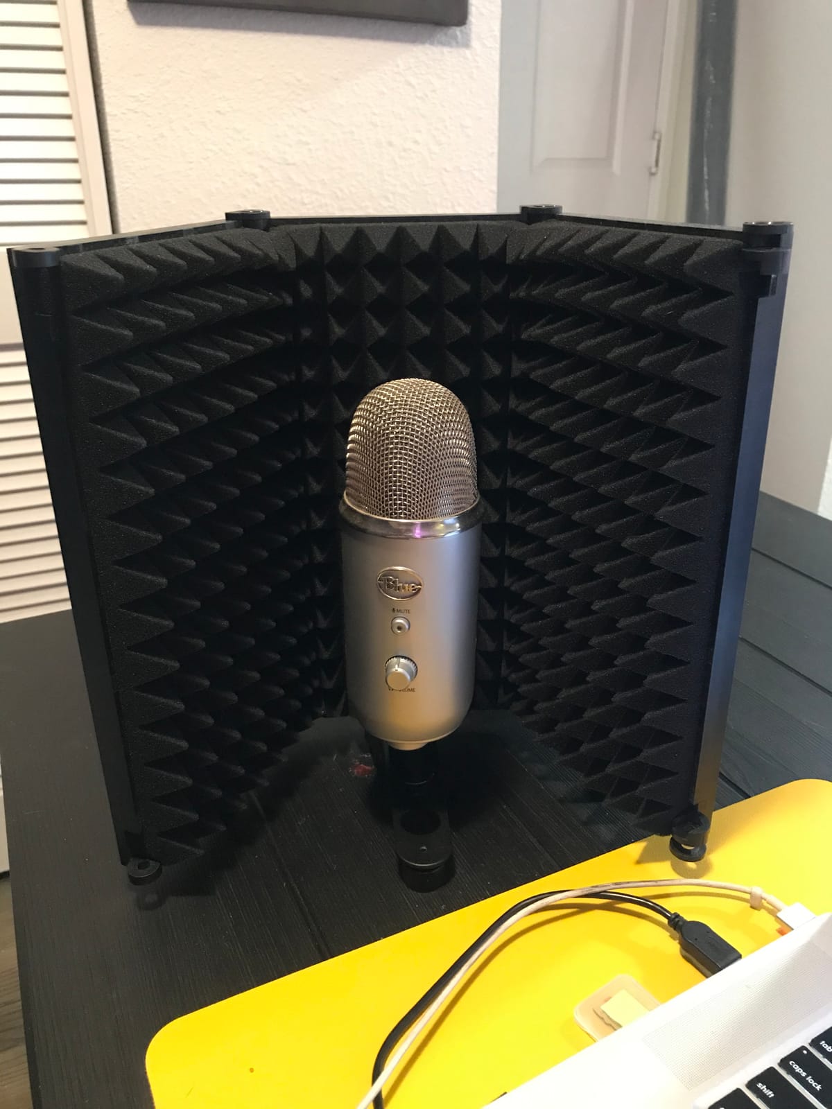Moukey Microphone Isolation Shield, Foldable Mic Shield with Triple Sound Insulation, Reflection Filter with 3/8