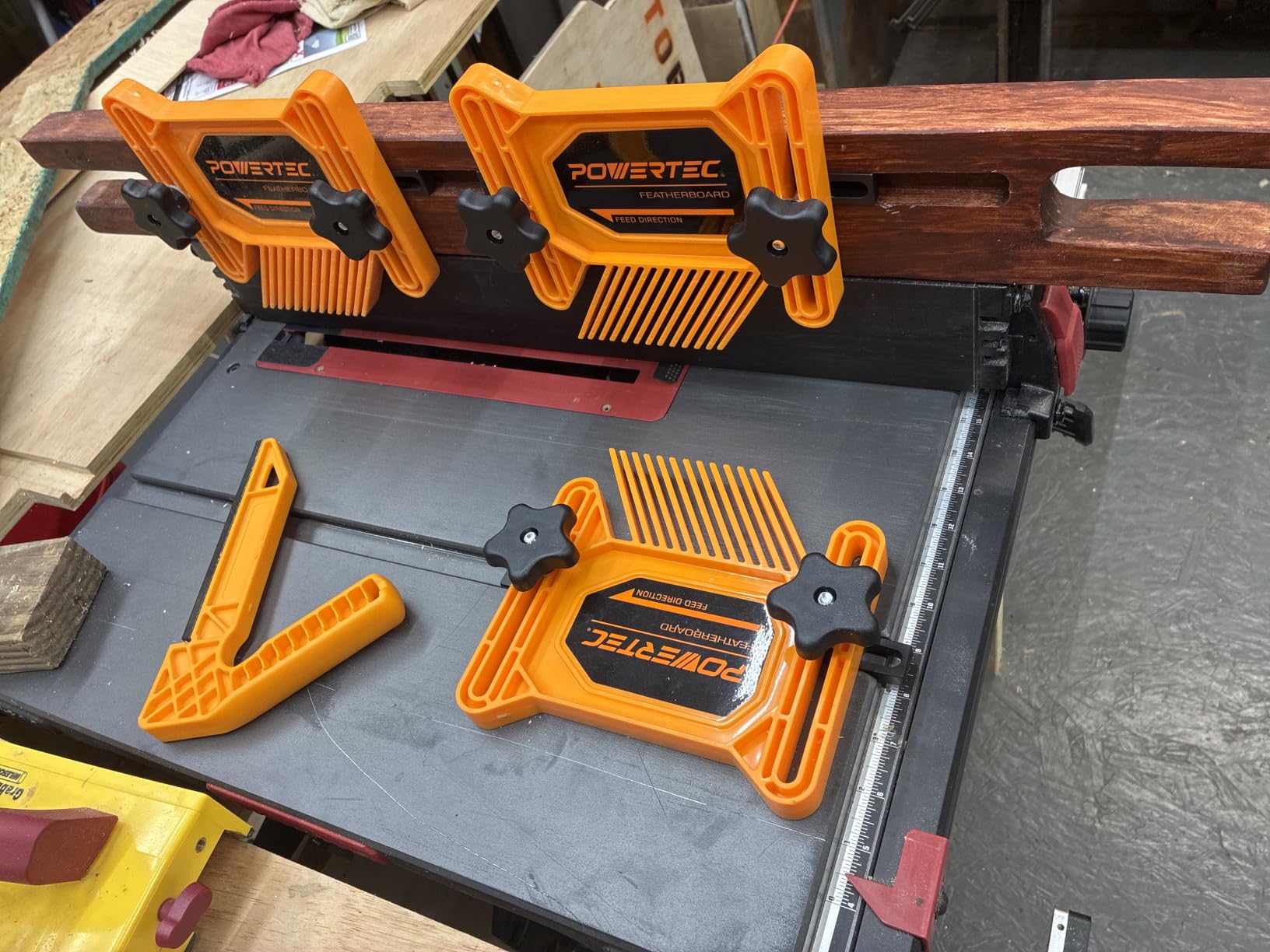 POWERTEC Universal Tandem Featherboards for Table Saw, Router Table, Router Fence & Band Saw, Wood working Tools & Accessories To Reduce Kickback & Increase Safety (Included T Track Bolts), 2Pk(71393) customer photo 1