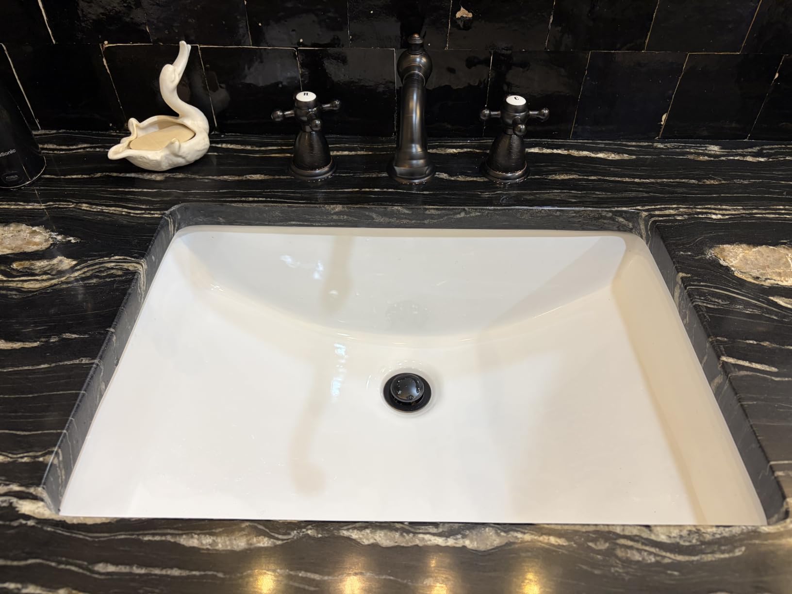 Mocoloo Undermount Bathroom Sink 18 x 14 Inch Rectangle Porcelain White Ceramic Bathroom Sink Deep Basin with Overflow Drain Under the Counter Rectangular Undermount Vanity Sink Interior Size 16 x 11 customer photo 1