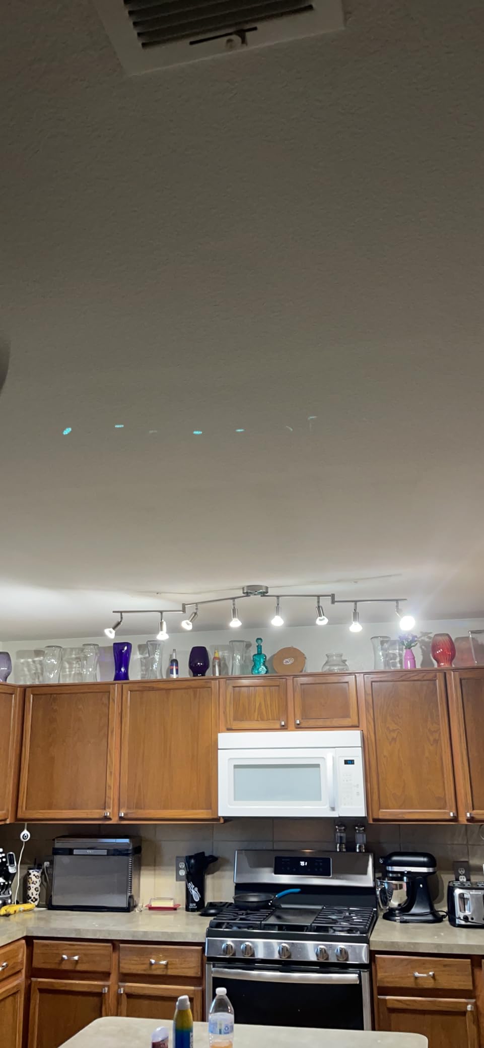 Unicozin LED 4 Light Track Lighting Kit, 24.8'' Black 4 Way Ceiling Spot Lighting, Flexibly Rotatable Head, Track Light Included 4 x LED GU10 Bulb (4W, Daylight White 5000K, 400LM) customer photo 1