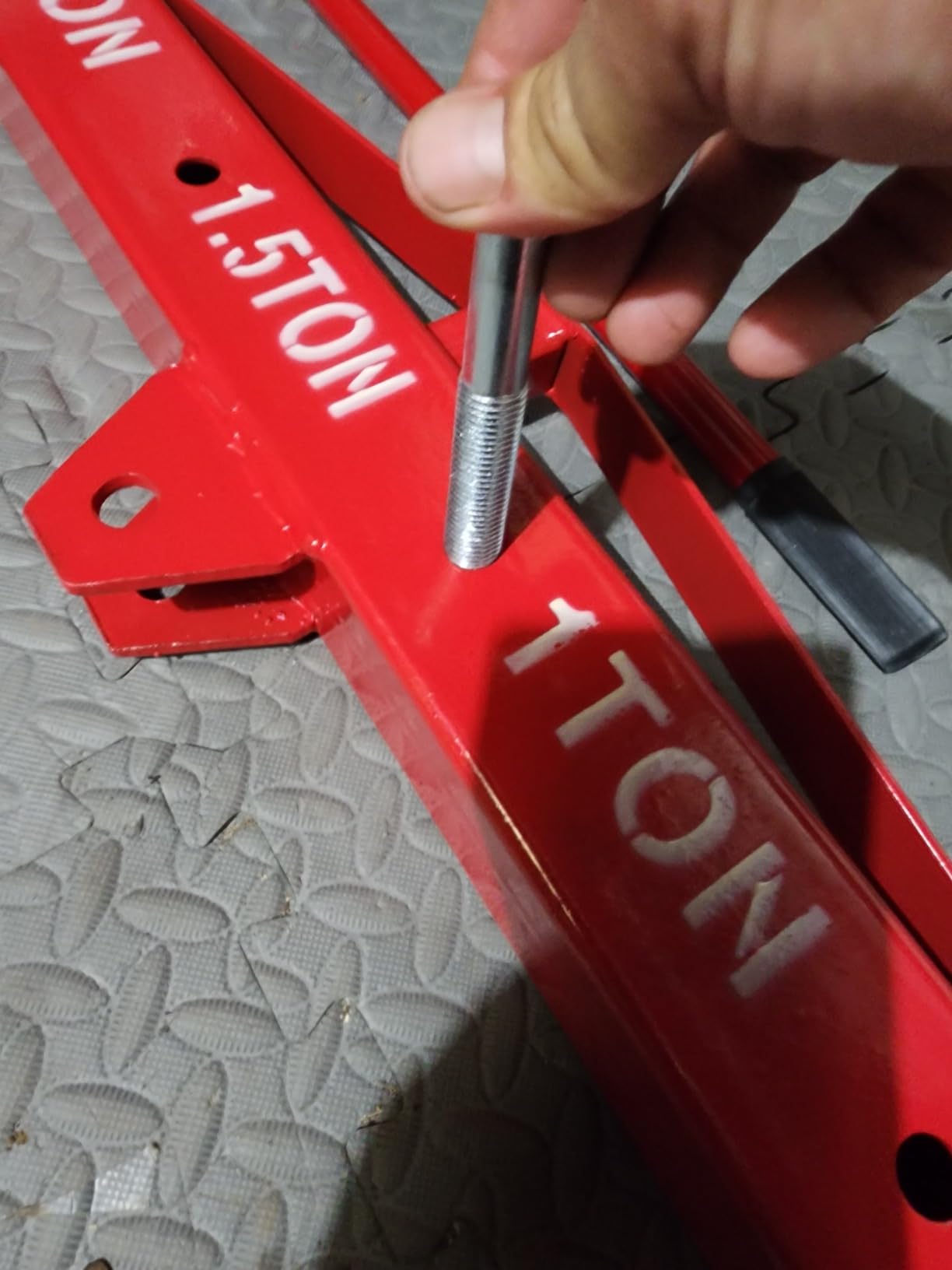 Goplus 2 Ton Folding Engine Lift with 6 Wheels, Heavy Duty Steel Hydraulic Shop Crane, Cherry Picker for Garage, Workshop, 4400 LBS customer photo 2