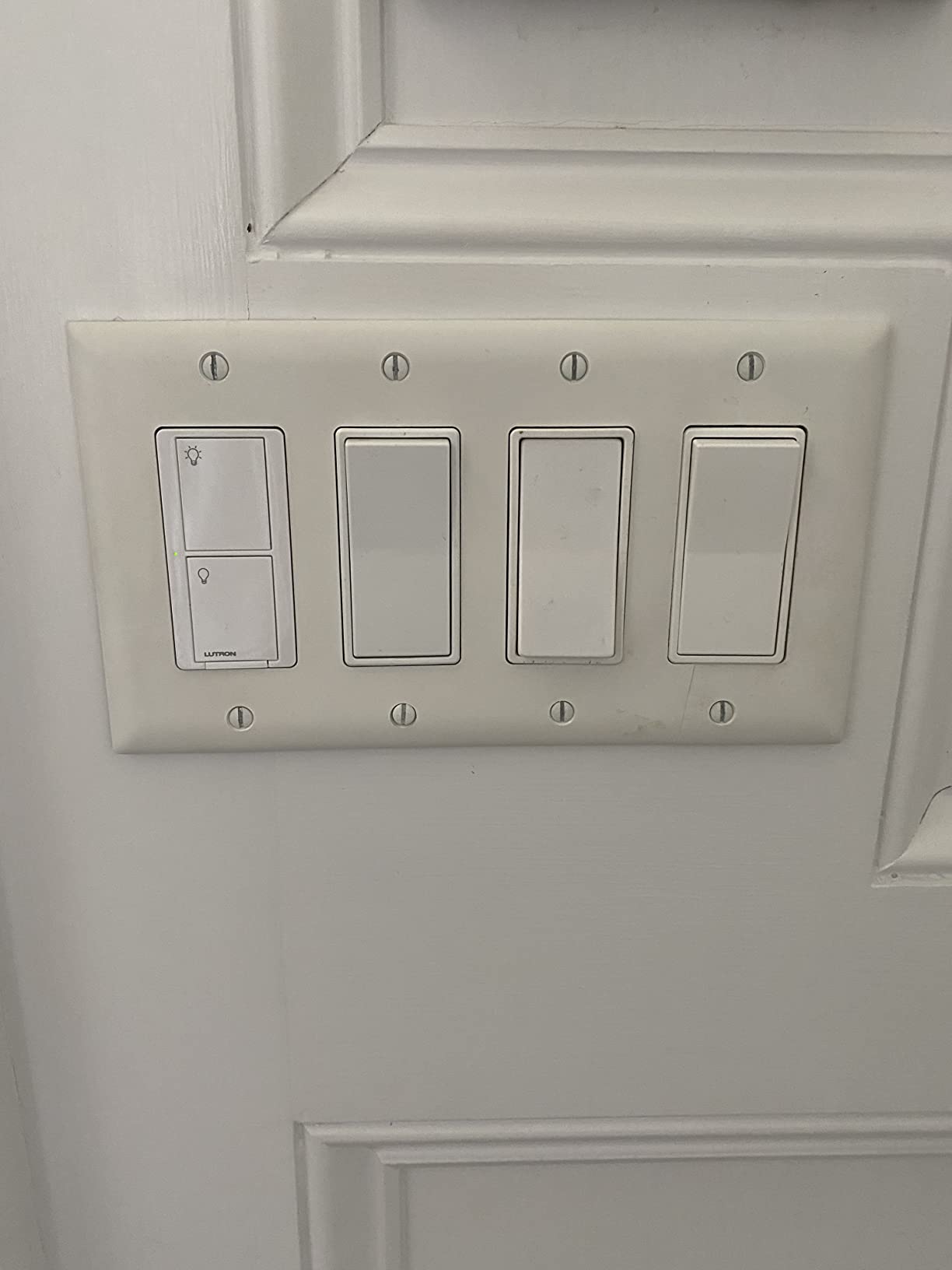 Lutron Caseta Smart Switch Starter Kit; Smart Light Switch, Hub & Wallplate customer photo 1