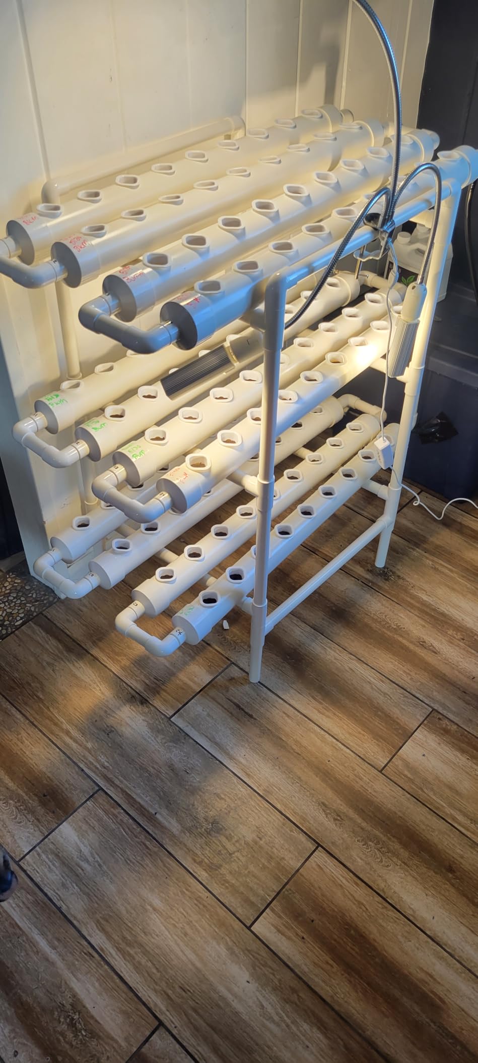 VIVOSUN Wall-Mounted Hydroponic Grow Kit, 1 Layers 36 Plant Sites 4 Food-Grade PVC-U Pipes Hydroponics Planting System with Water Pump, Pump Timer, Nest Basket and Sponge for Leafy Vegetables customer photo 2