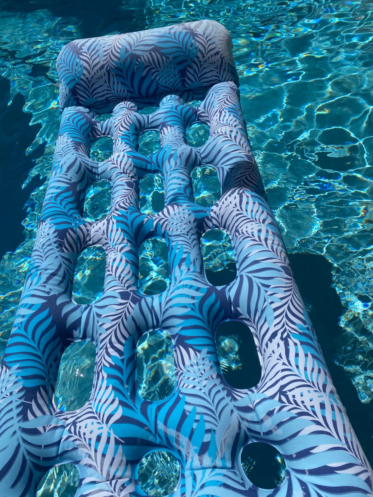 Aqua Oversized Contour Pool Float Lounge - Extra Large - Fabric-Covered, Inflatable Pool Floats for Adults - Blue Ferns customer photo 1