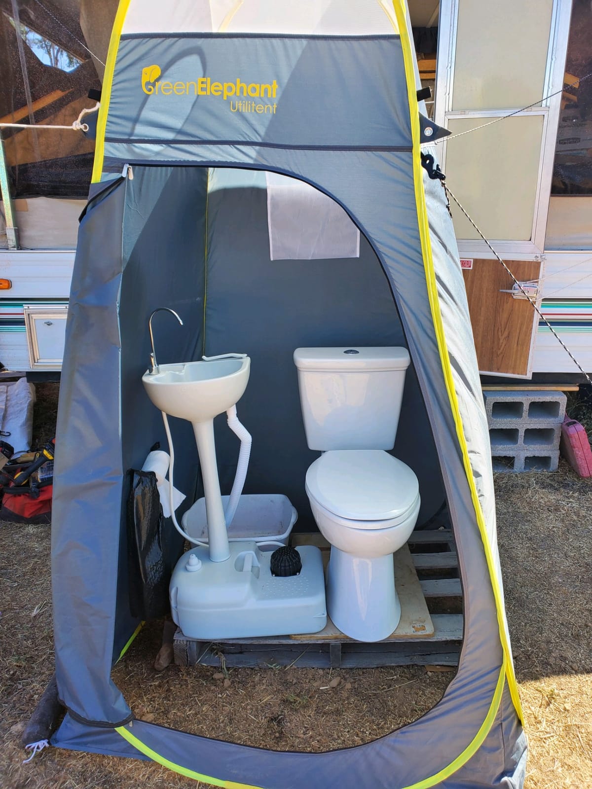 Alpcour Portable Camping Sink – Indoor/Outdoor Travel Hygiene Station with Basin, Running Faucet, Soap Dispenser, Towel Rack, Drain Hose, Hands-Free Foot Pump, Stakes & Carry Bag – 17L Water Capacity customer photo 2
