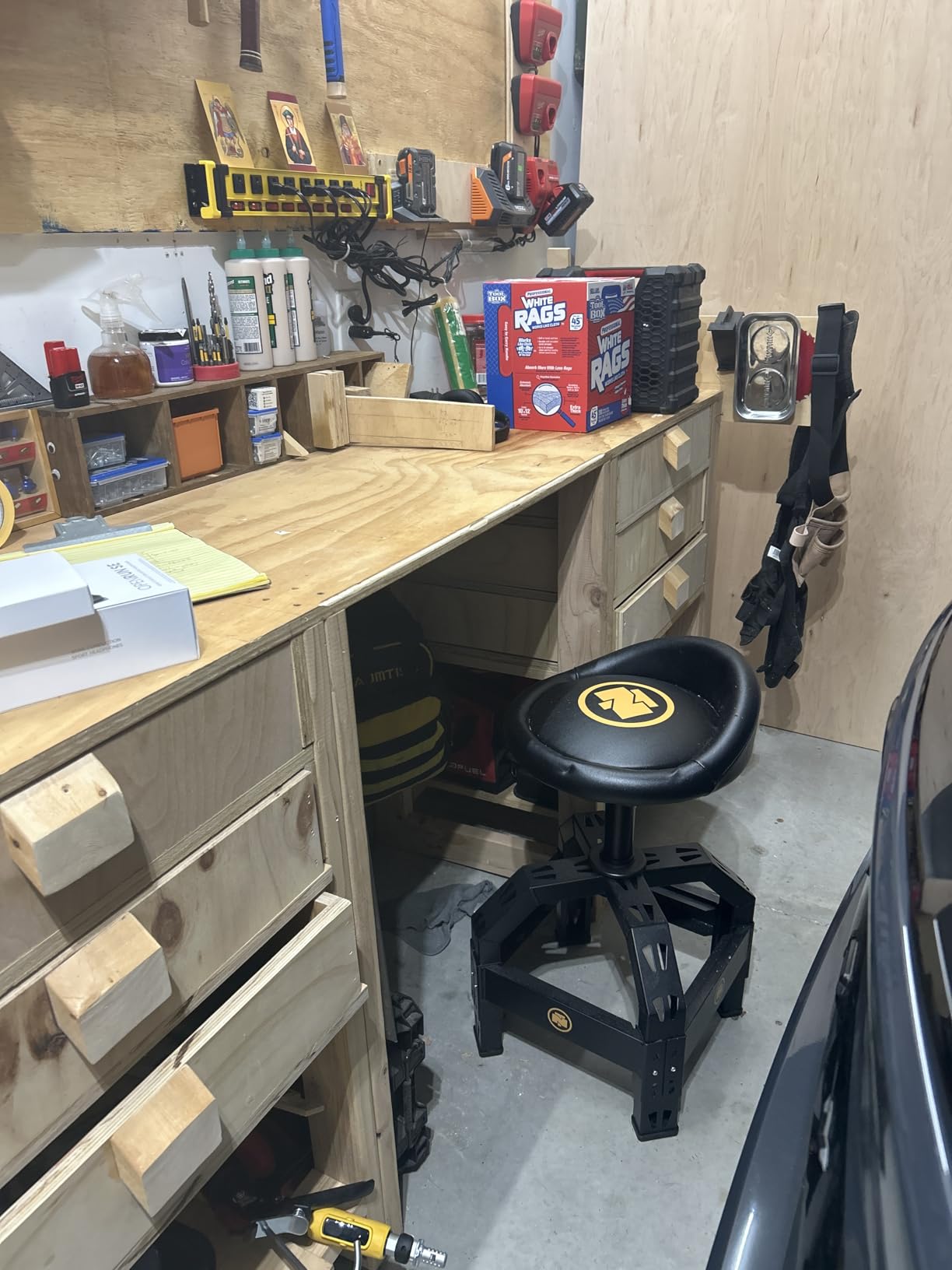 Northern Tool XL Adjustable Swivel Shop Stool, 400-Lb. Capacity customer photo 2