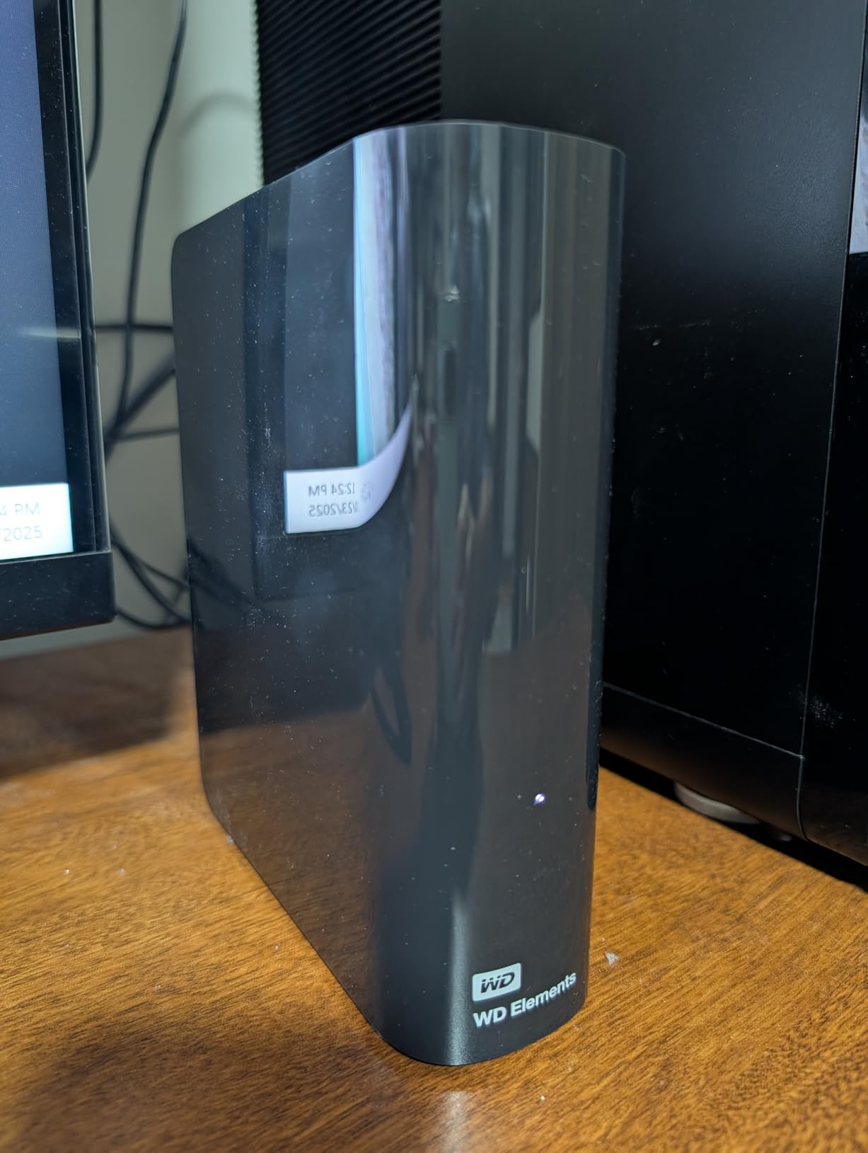 WD 16TB Elements Desktop External Hard Drive, USB 3.0 for plug-and-play storage - WDBWLG0160HBK-NESN customer photo 1