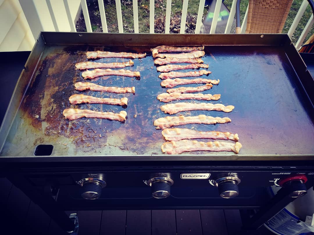 Razor Griddle 4-Burner Portable Outdoor Flat-Top Griddle with Foldable Prep Shelves, 37