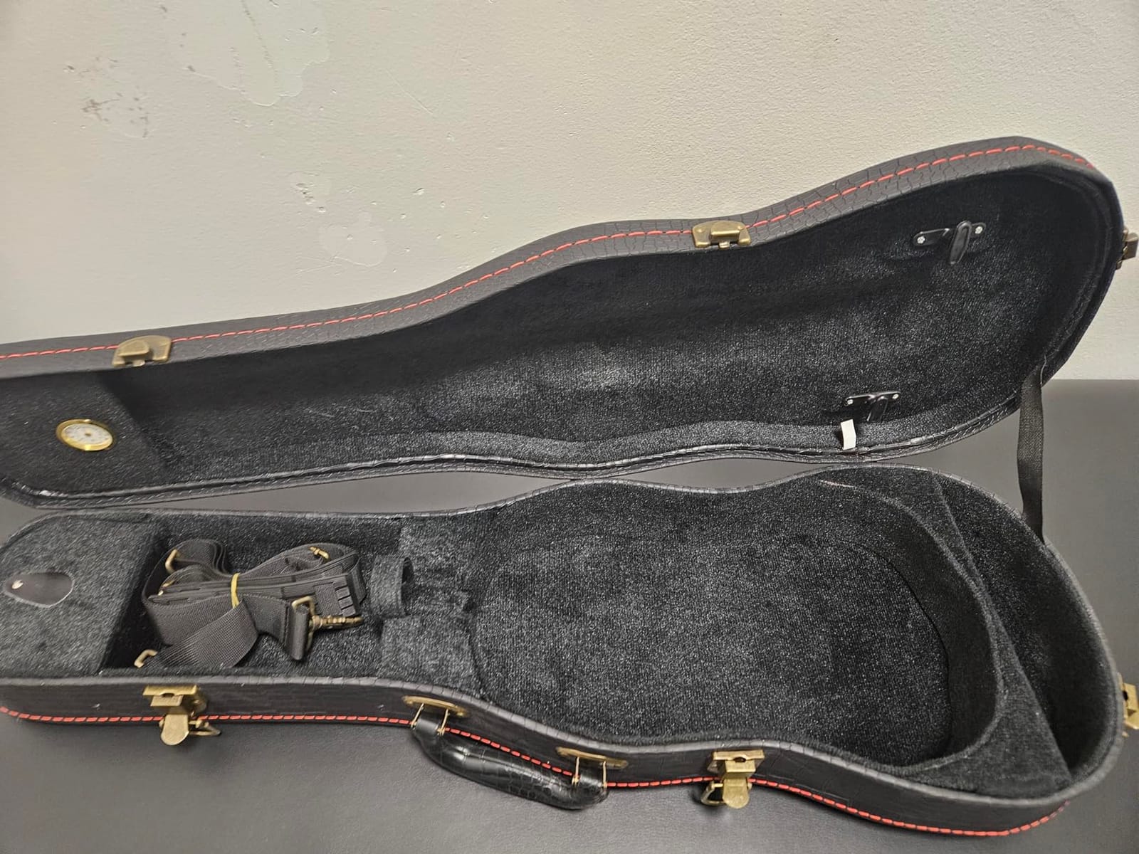 4/4 Full Size Violin Case, Plush Interior Wooden Hard Case With Hygrometer, Crocodile Pattern Leather Bulge Surface Case (Black) customer photo 2