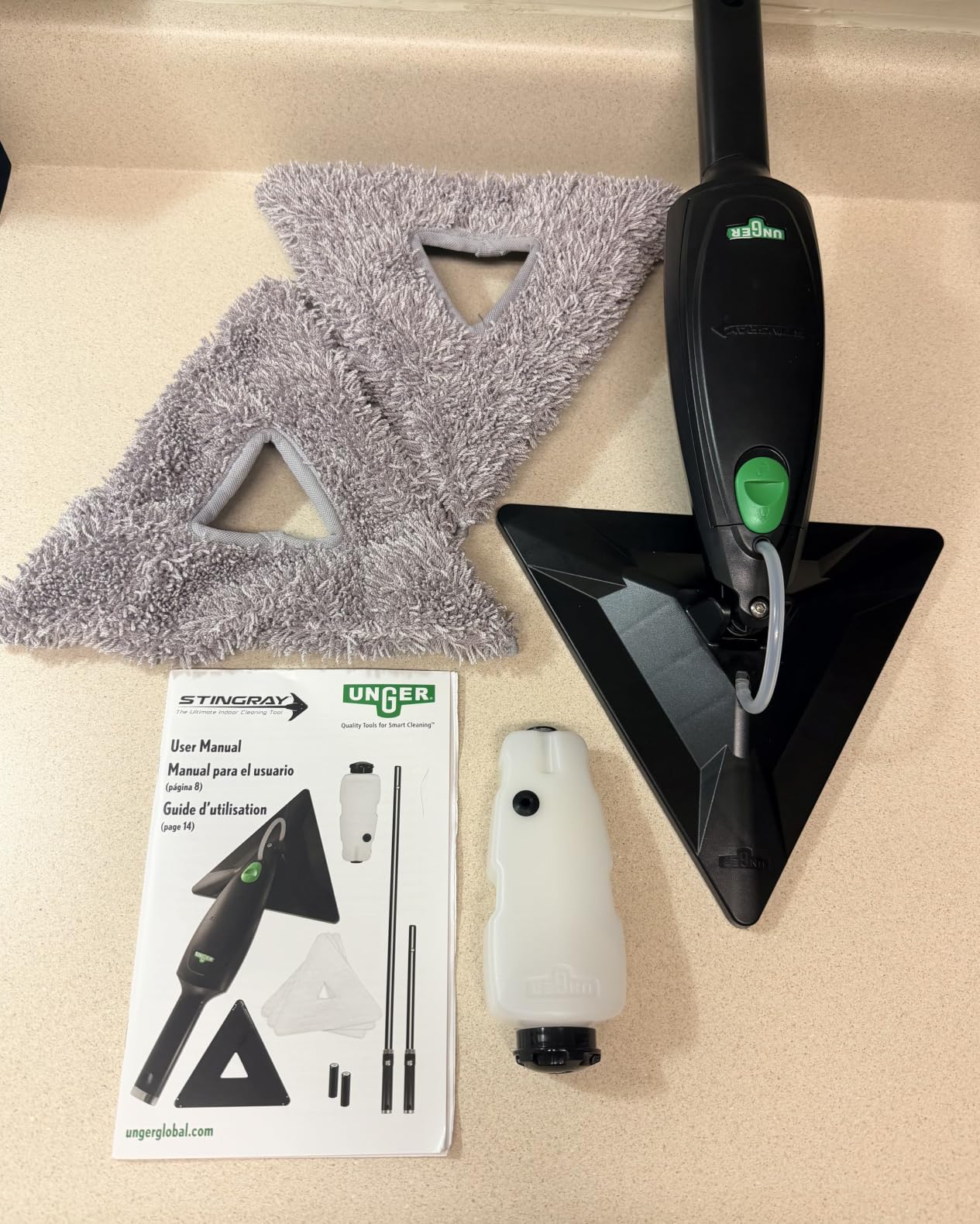 Unger Commercial Microfiber Cleaning Kit - Stingray 5 ft Refillable Microfiber Cleaning Kit for Indoor Glass and Surfaces - SRKB5 customer photo 1