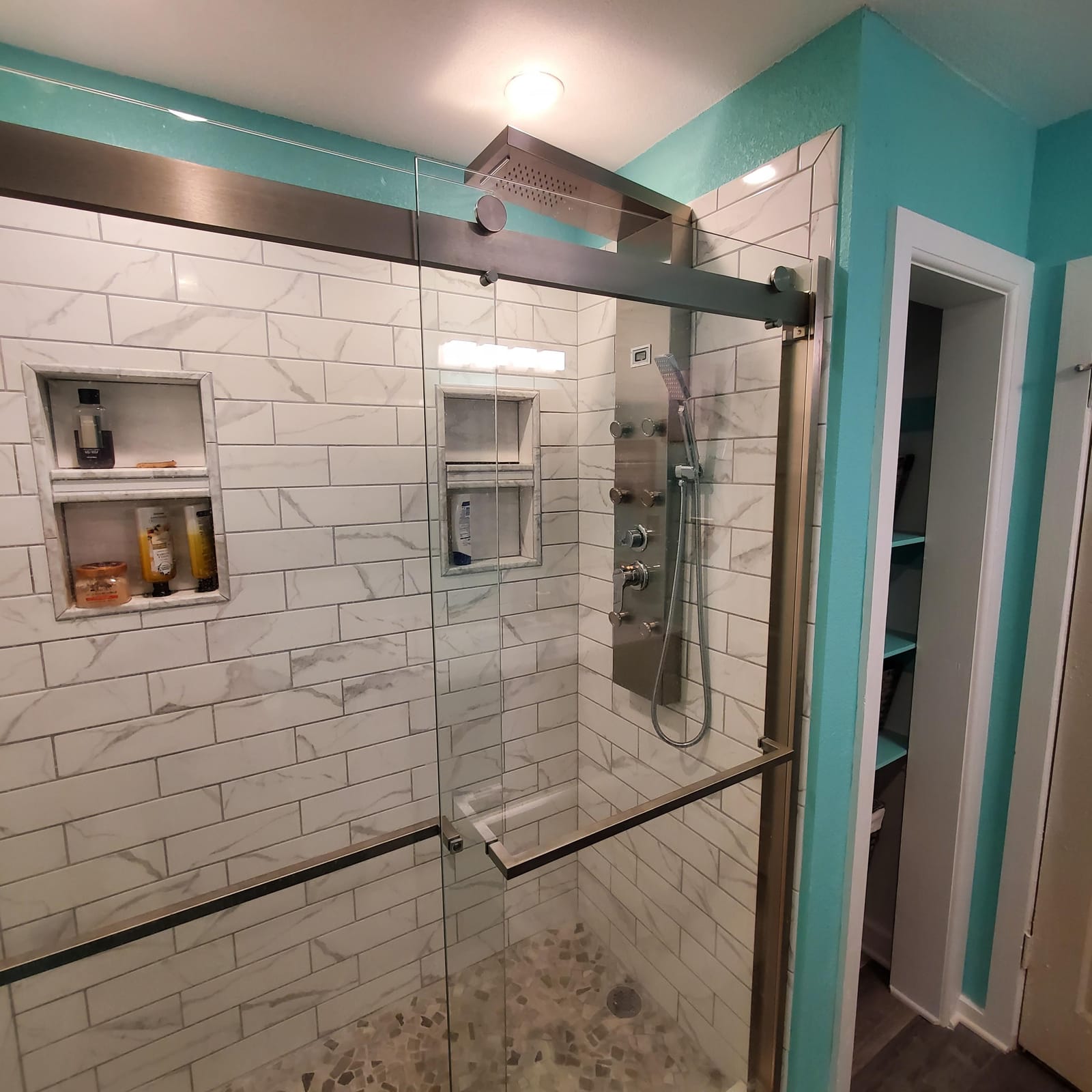 ROVOGO Shower Panel Tower System with 6 Shower Functions, Simultaneous Use | Rainfall Waterfall Shower Head, 2-Type Body Jets, Handheld, Tub Spout, Battery Powered Temp Display, Stainless Steel Brushed customer photo 2