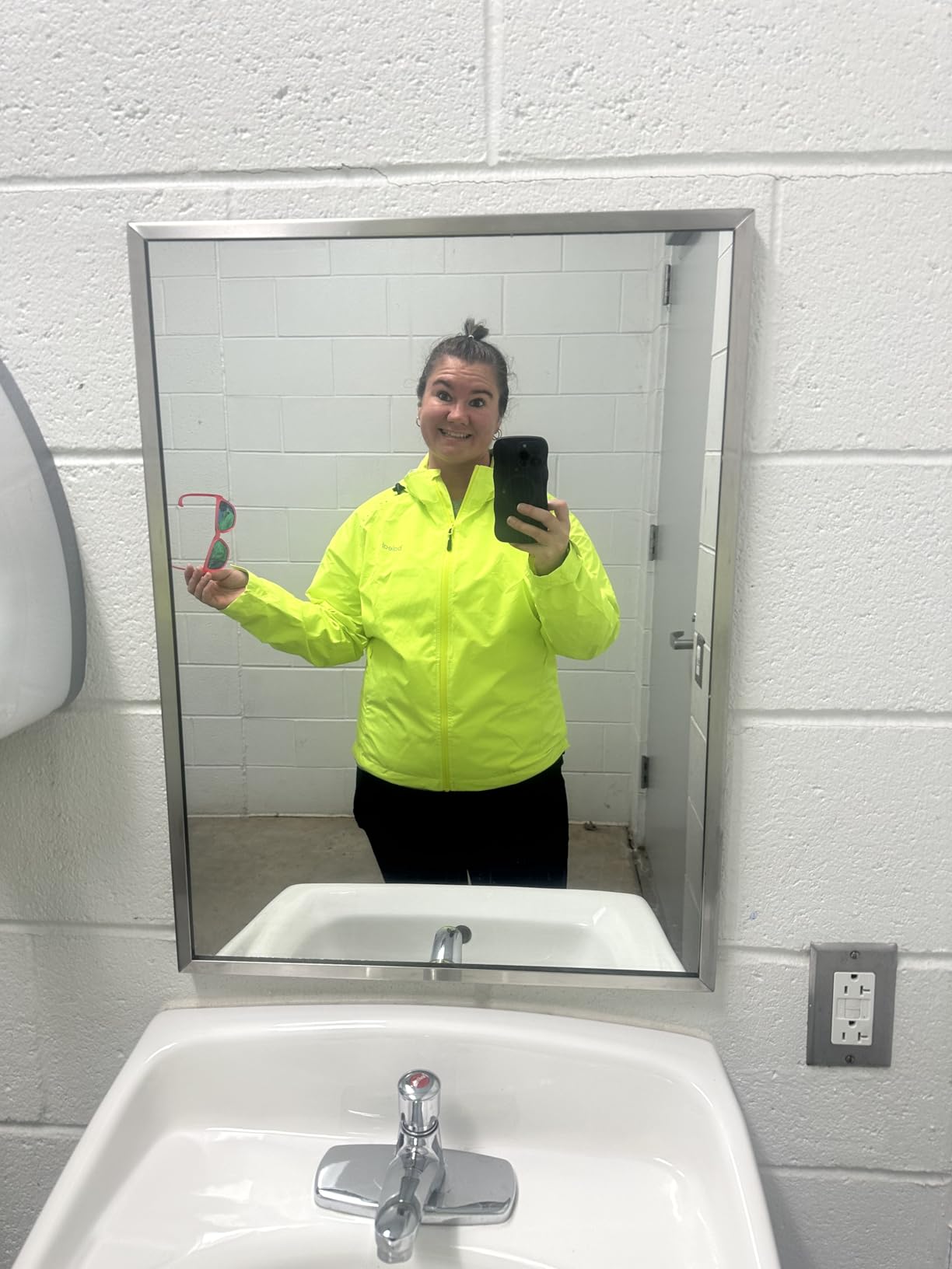 baleaf Packable Rain Jacket Women Waterproof Lightweight Jackets Hooded customer photo 1