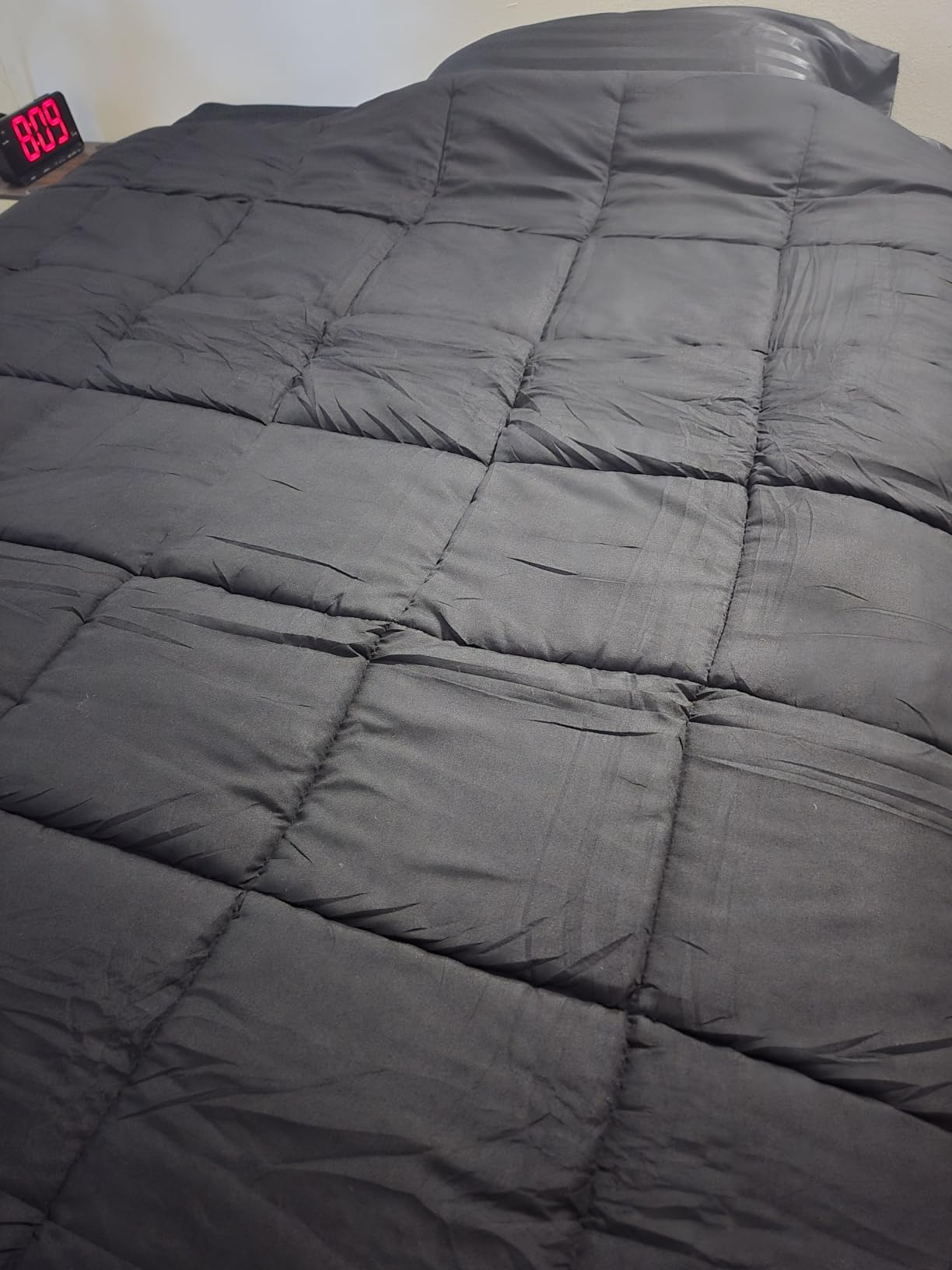 HYLEORY All Season Queen Size Bed Comforter - Cooling Goose Down Alternative Quilted Duvet Insert with Corner Tabs - Winter Warm - Machine Washable - White customer photo 1