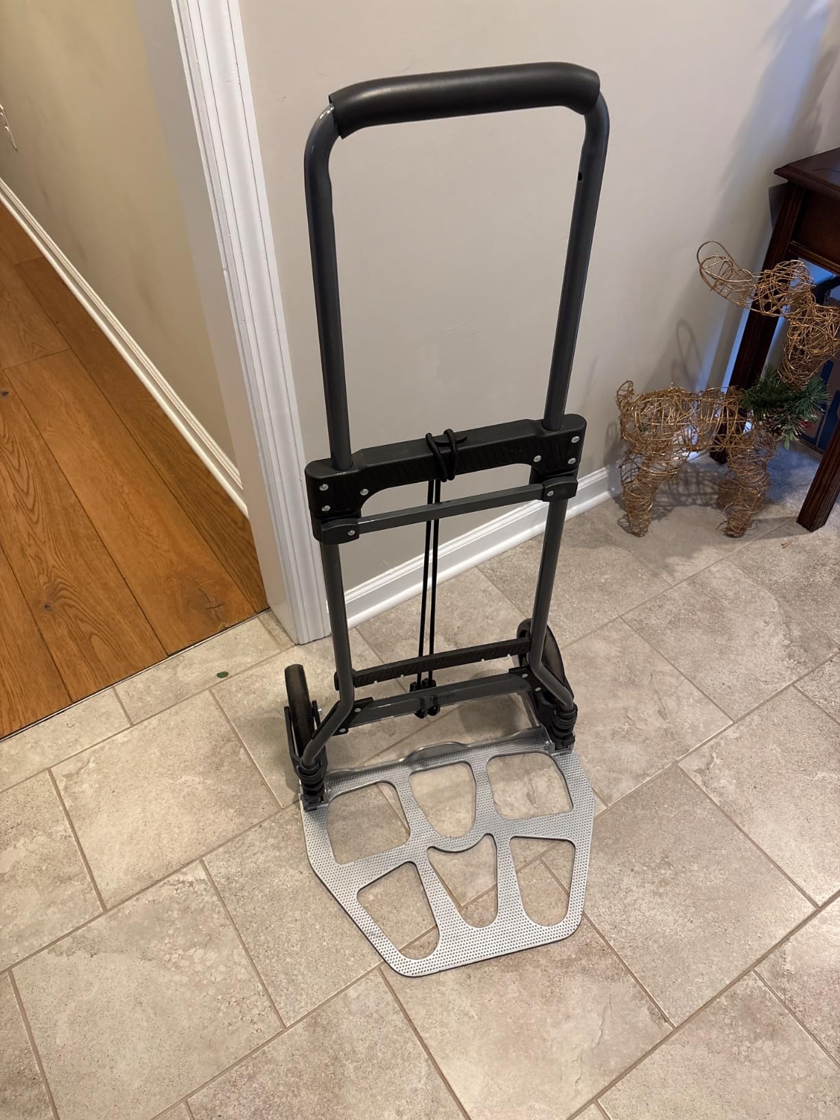 Leeyoung Folding Hand Truck and Dolly,309 lb Capacity Aluminum Portable Cart with Telescoping Handle and PP+EVA Wheels customer photo 1