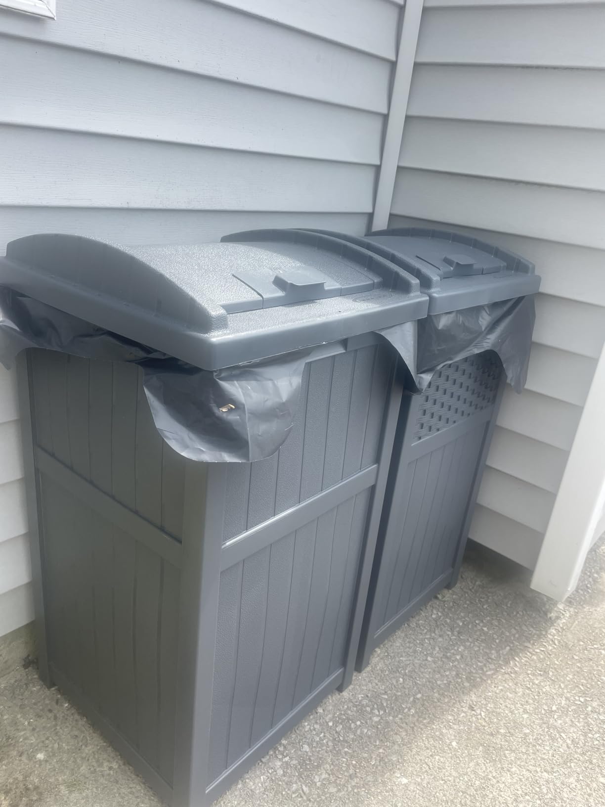 Suncast 33 Gal Outdoor Trash Can Hideaway with Lid, Cyberspace | Resin Wicker Design, Fits 30-33 Gal Liners, Ideal for Patio, Backyard, Deck or Garden customer photo 2