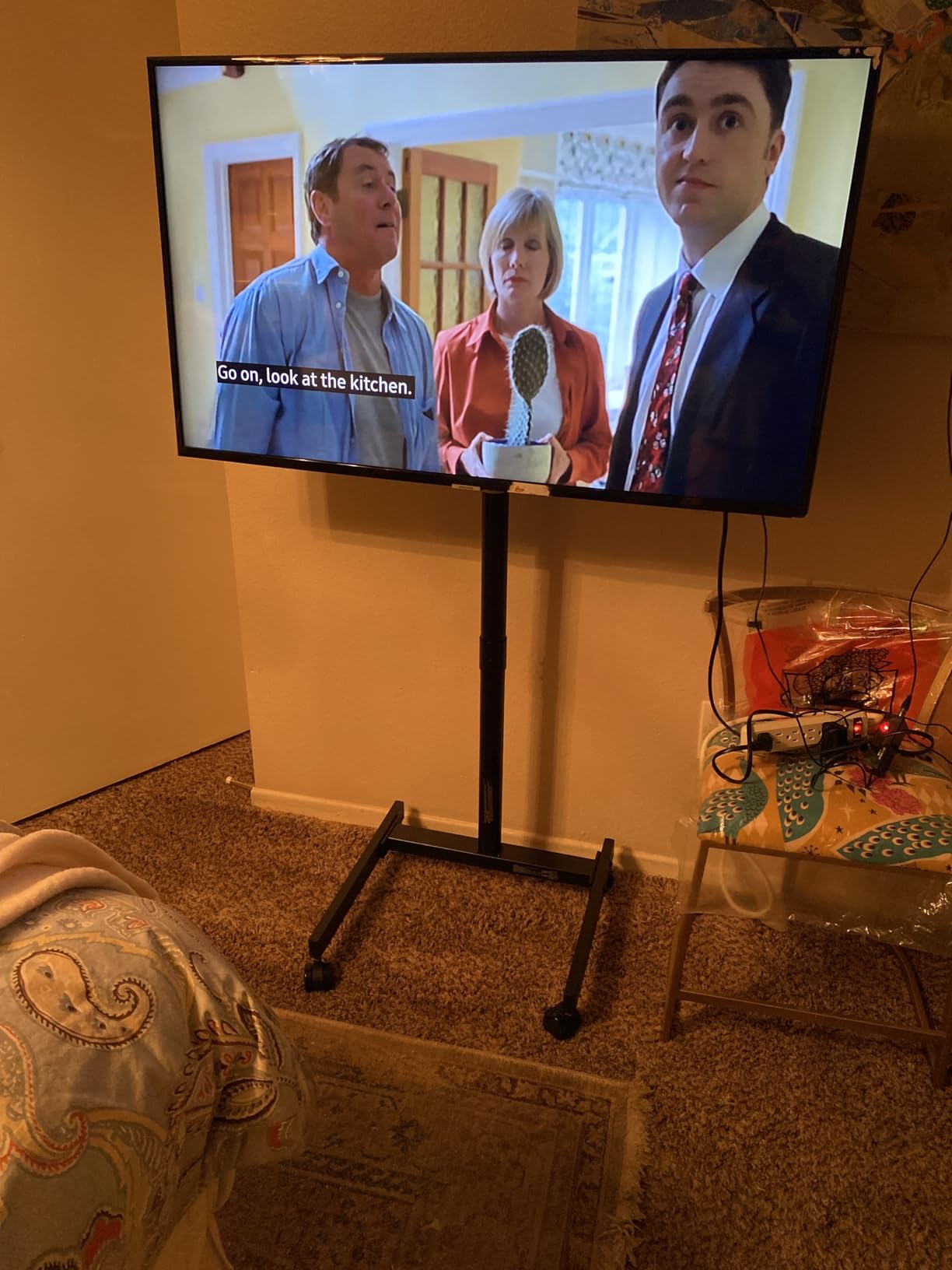 Perlegear Rolling TV Stand, Mobile TV Stand on Wheels for 13-50 inch TVs with Height Adjustment & 30° Tilt, Portable TV Cart with Wheels Holds 44lbs, Max VESA 200x200mm customer photo 2