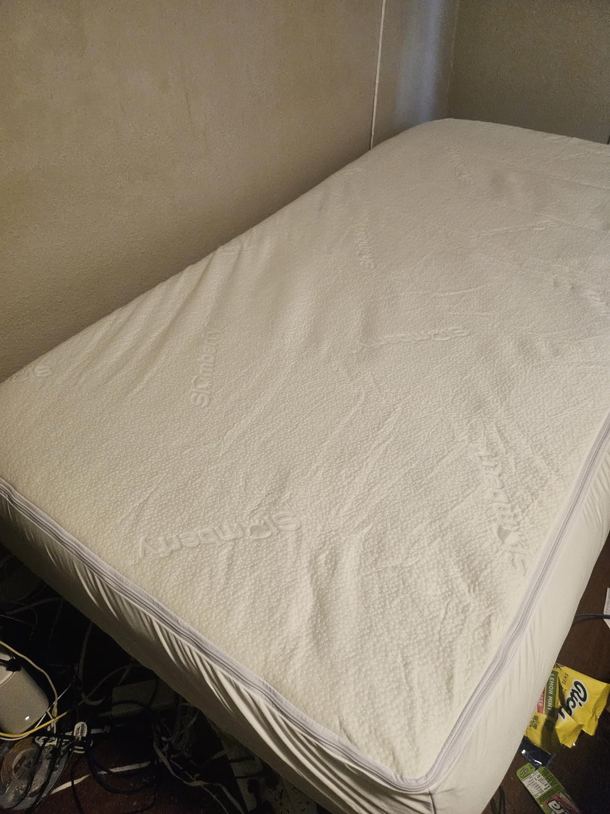 Slumberfy Queen Waterproof Bamboo Bed Bug Mattress Encasement, Zippered customer photo 1