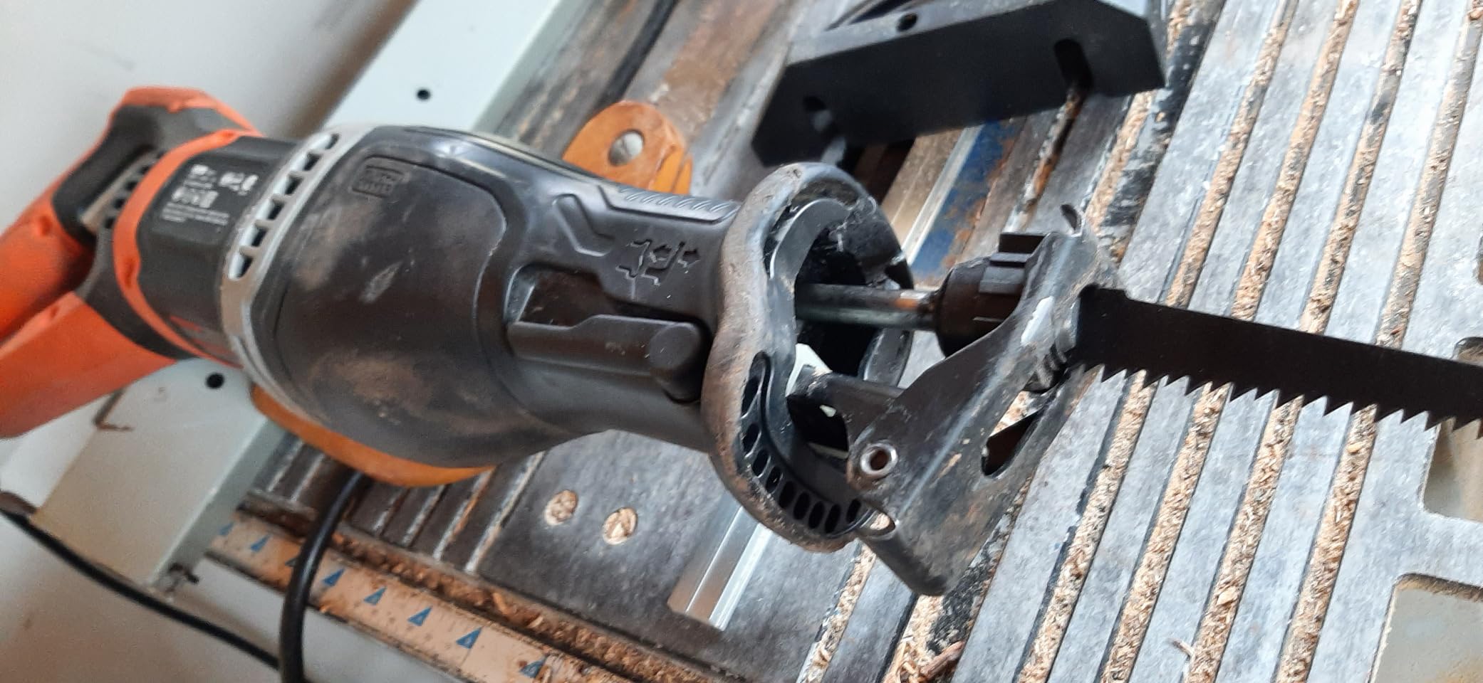 BLACK+DECKER 7 Amp Electric Reciprocating Saw with Removable Branch Holder (BES301K) customer photo 1