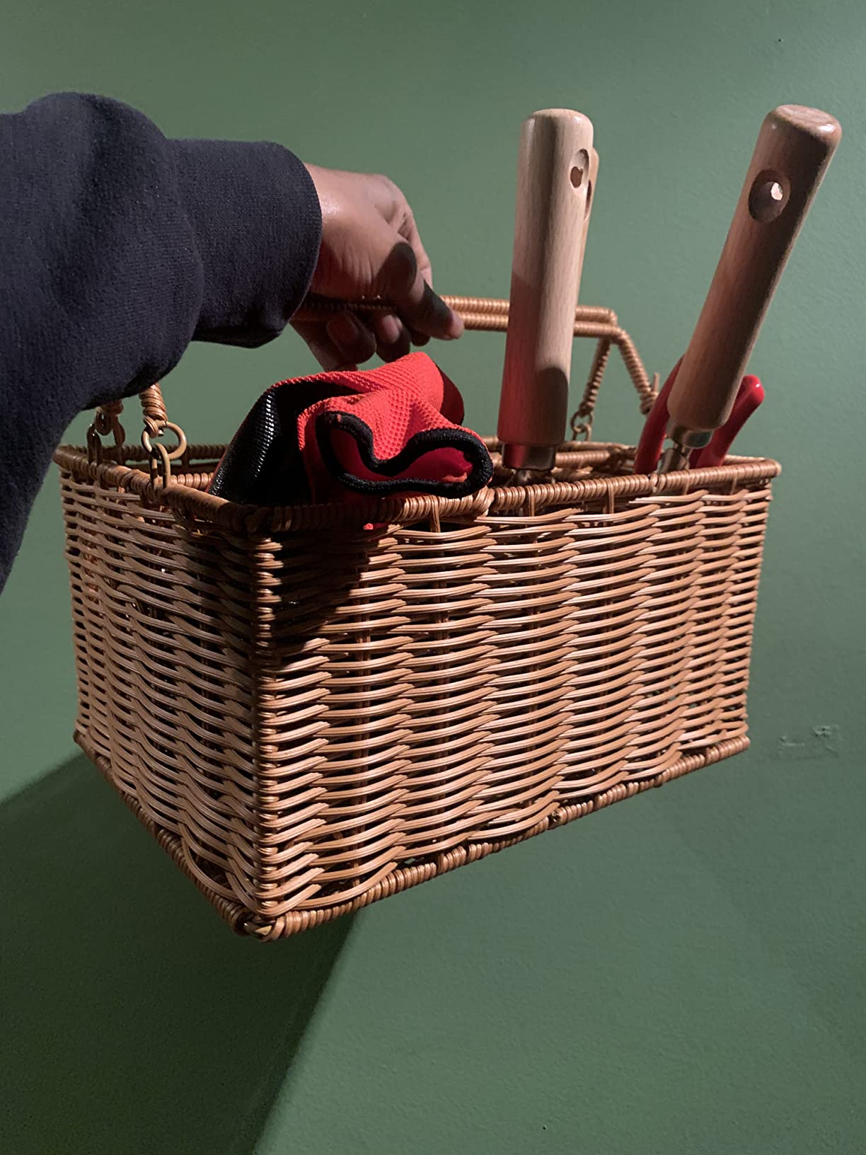 SOLIGT 8 Piece Garden Tools Set with Basket, Gardening Gifts for Women Men | Heavy Duty Stainless Steel Pruning Shears, Trowels, Weeder, Rake, Garden Hand Tools And Gloves With Wood Handles customer photo 1