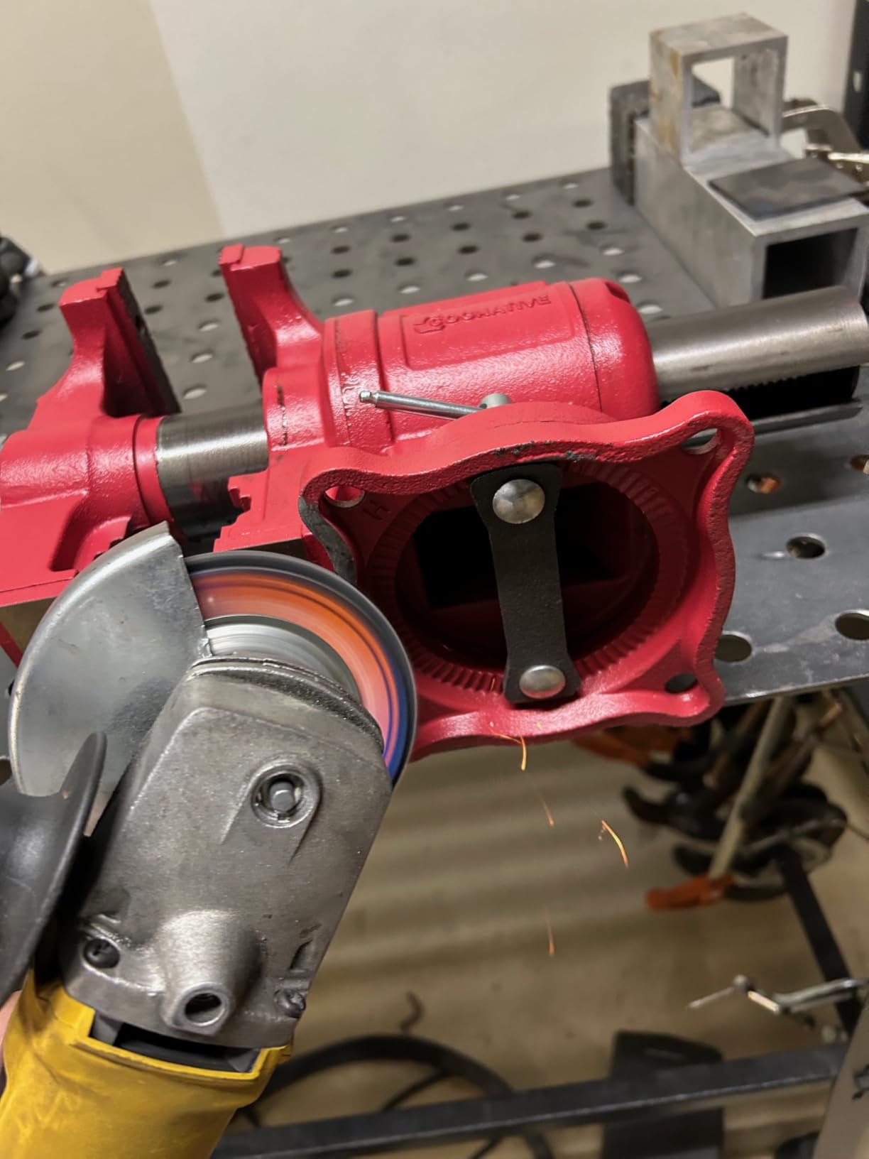 6” 360° Ductile Iron Bench Vise, 13200LB Force customer photo 1