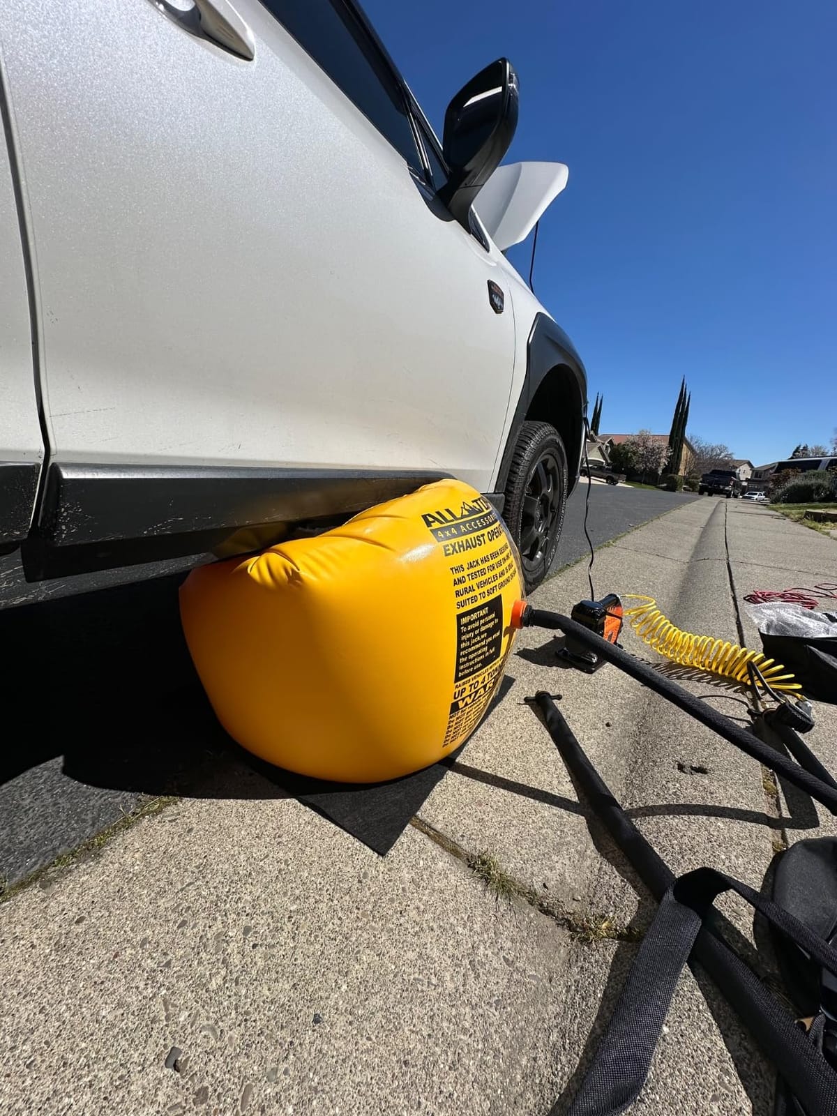 ALL-TOP Off-Road Exhaust Air Jack, 31inch Lift 8800Lbs Capacity, Inflatable Soft Jack for Low Clearance, fits Air Compressor & Exhaust customer photo 2