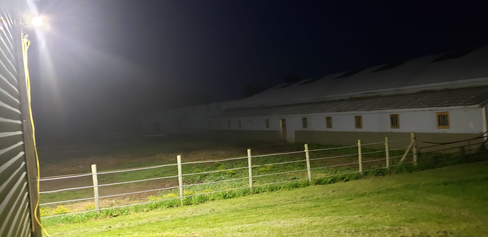 HYPERLITE LED Flood Light 150W 2 Pack 18000LM 5000K Daylight IP65 Waterproof Outdoor Floodlights UL Certified for Court,Garden,Warehouse customer photo 2