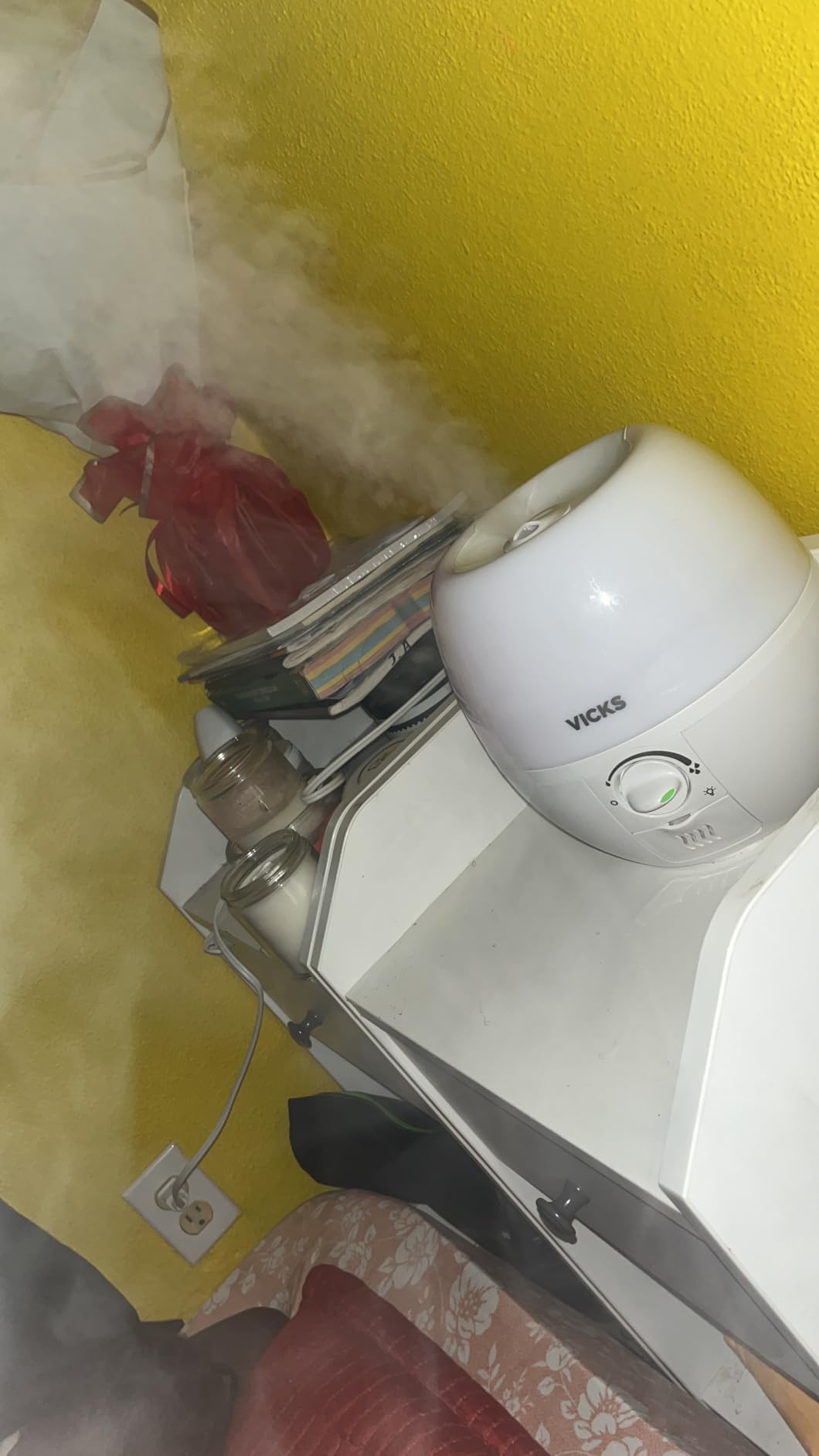 Vicks Humidifier 3-in-1 SleepyTime Cool Mist Humidifier for Nursery, White customer photo 1