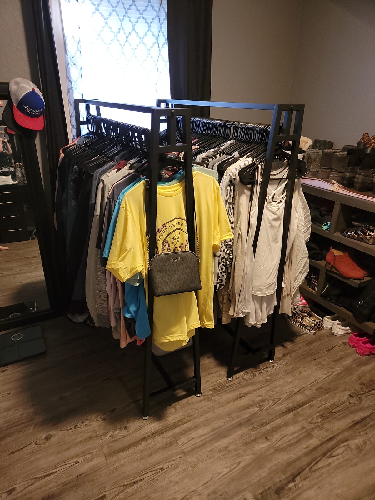 HOMEKAYT Gold Clothing Racks for Hanging Clothes,Modern Metal Heavy Duty Garment Rack,Portable Retail Display Rack Iron Clothing Racks 47''L-Gold customer photo 2