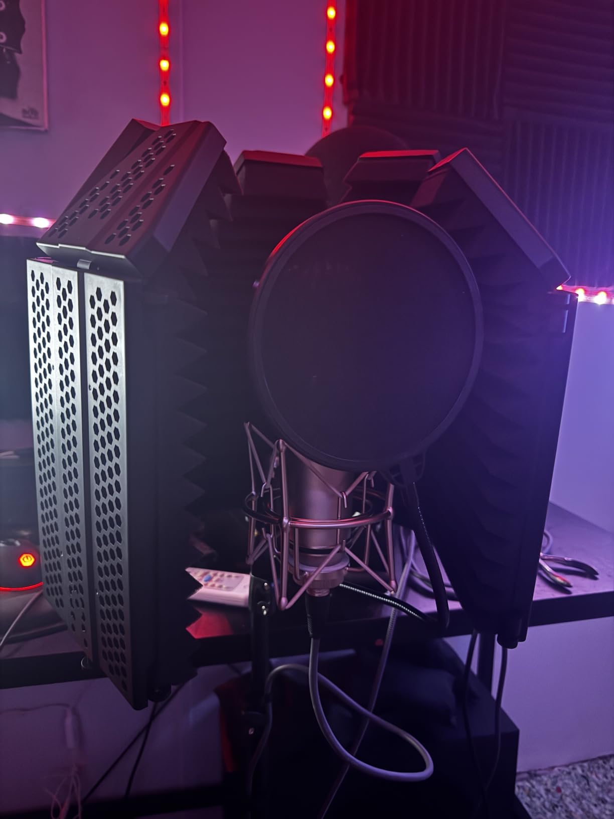 XTUGA MIS02 Recording Microphone Isolation Shield, 5 Panels Soundproof Foam customer photo 2